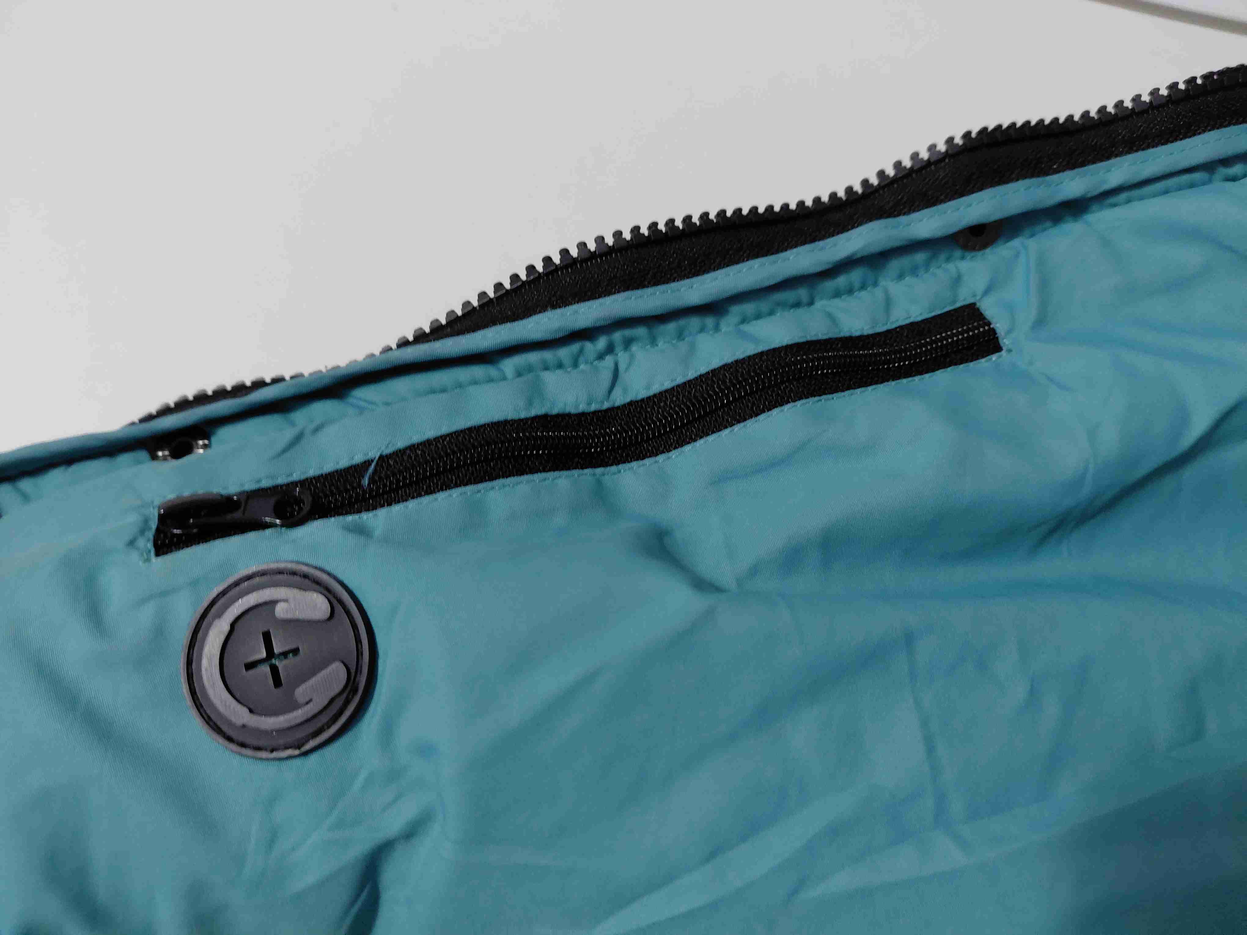 Casaca acolchado negra con capucha - 2