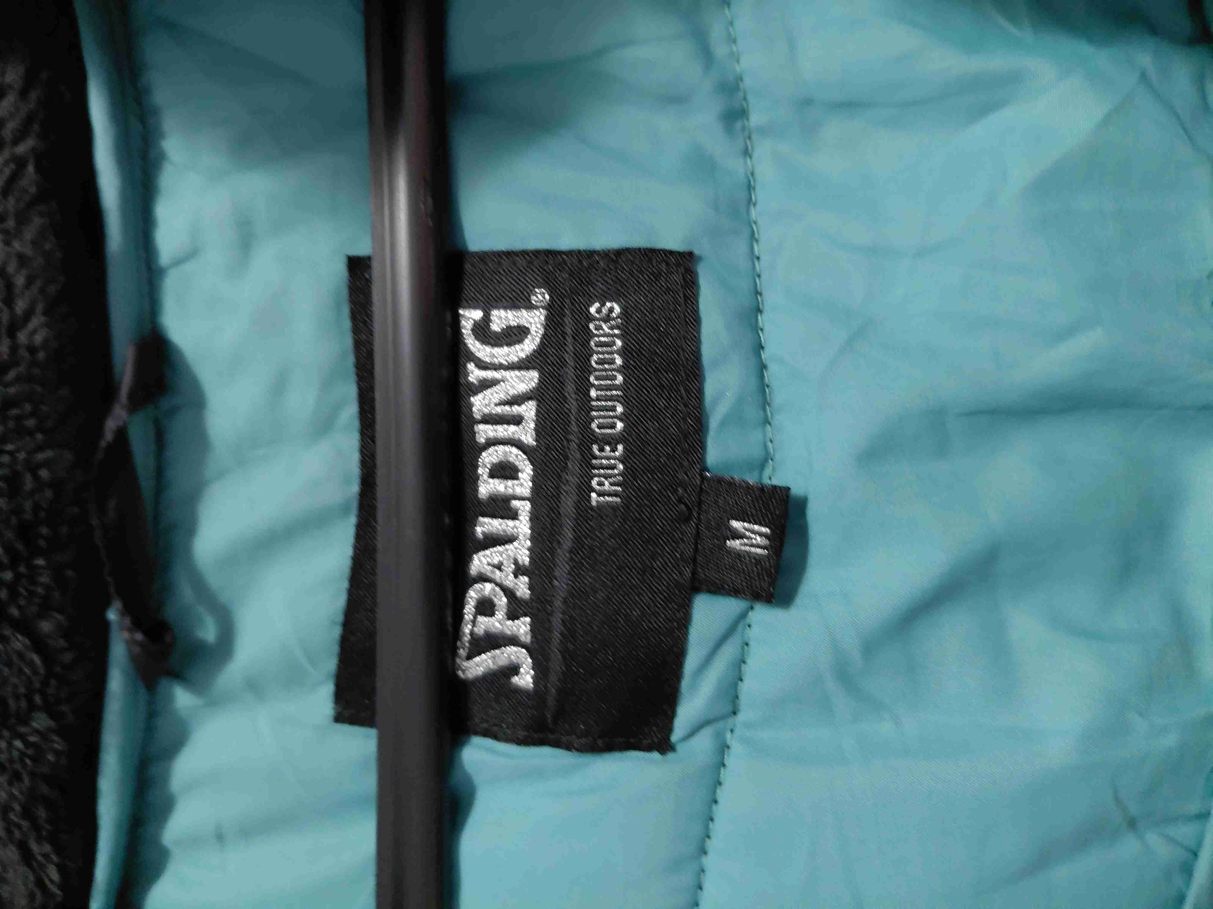 Casaca acolchado negra con capucha - 3