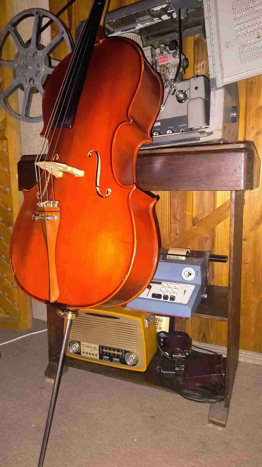 Violonchelo clásico en buen estado.. Cremona 1/4 - miniatura 1