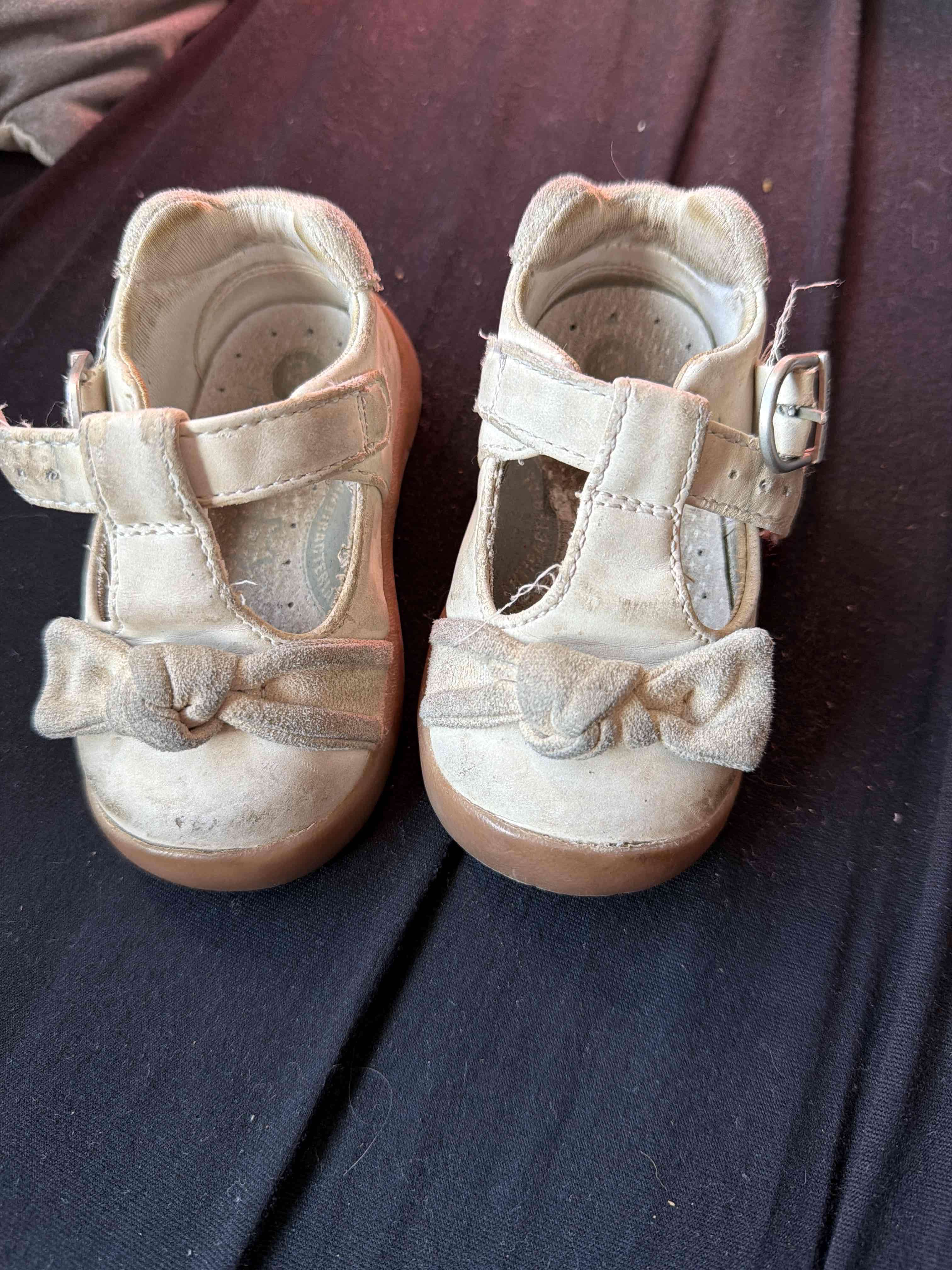 Zapatos de bebé colloky con moño beige - 1