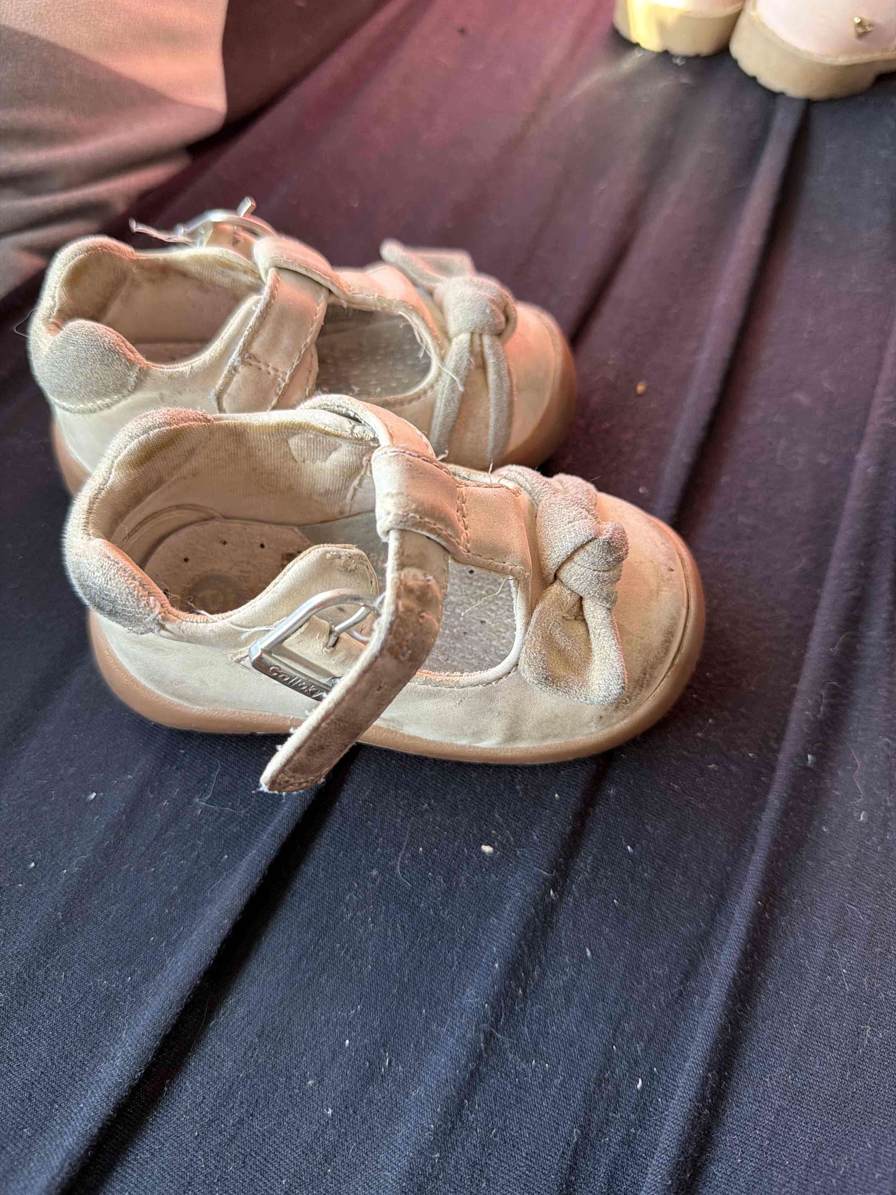 Zapatos de bebé colloky con moño beige - 4