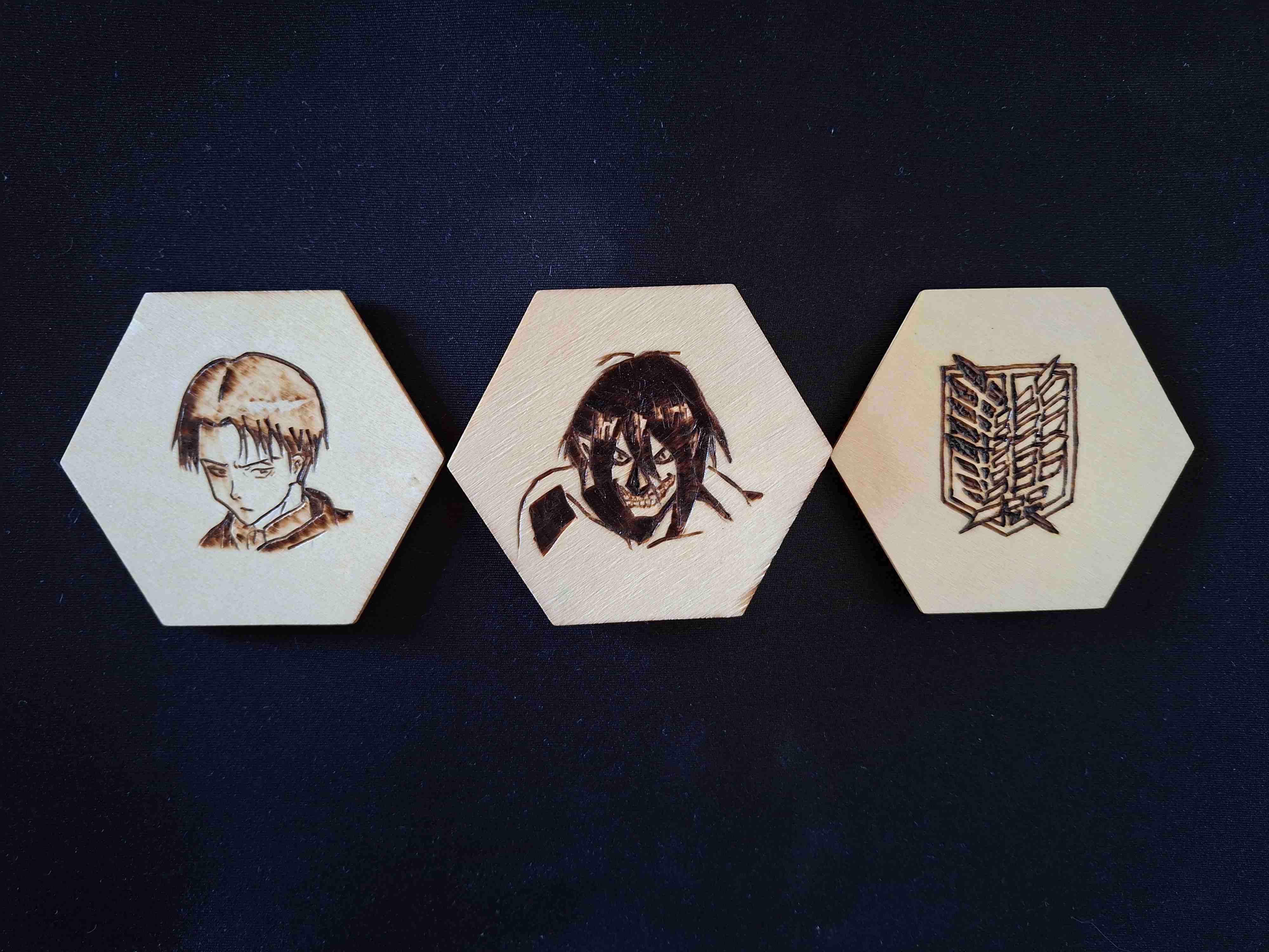 Set de 3 posavasos artesanales Attack on Titan - miniatura 1