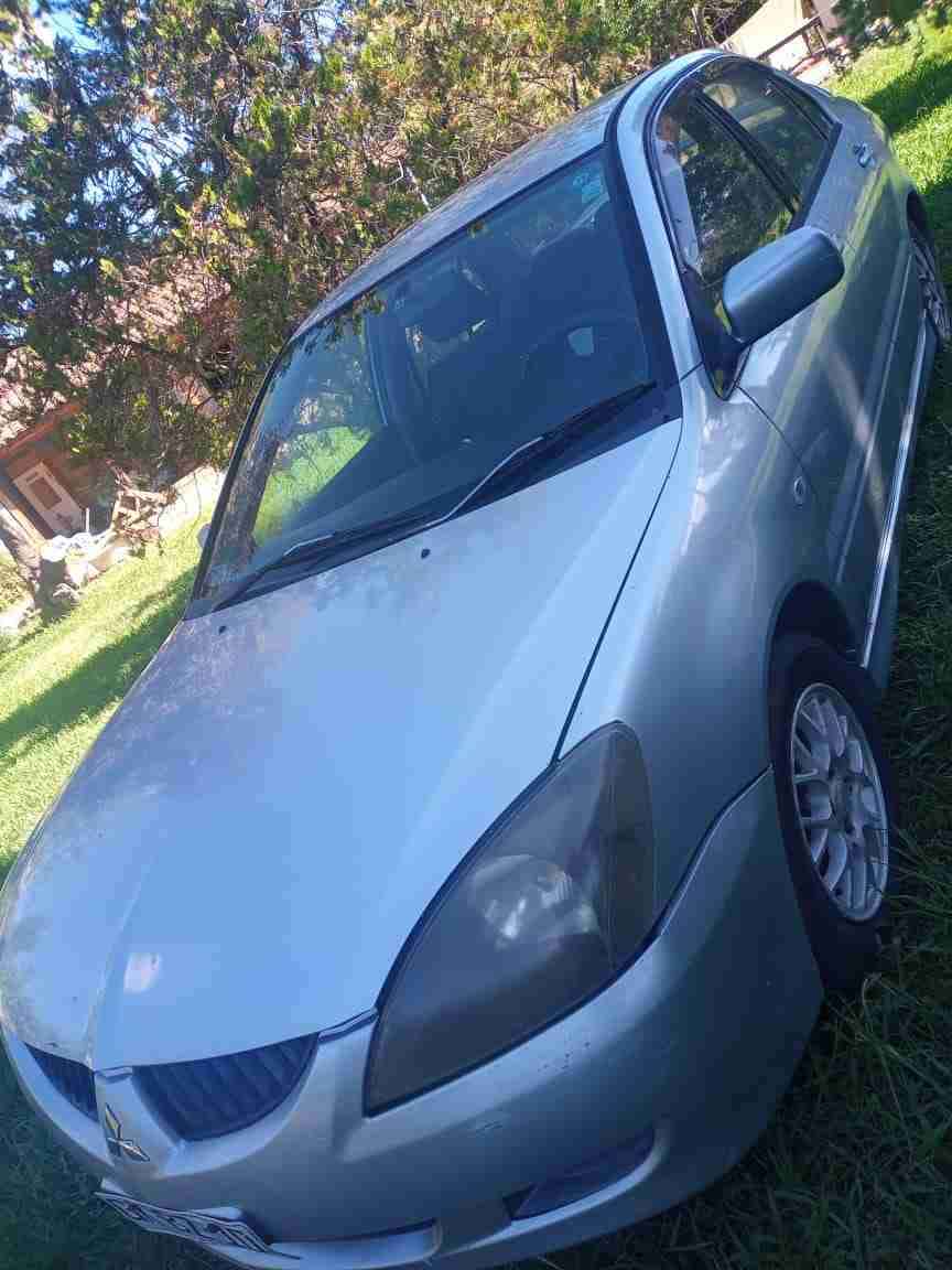 Auto sedán gris en venta - miniatura 4