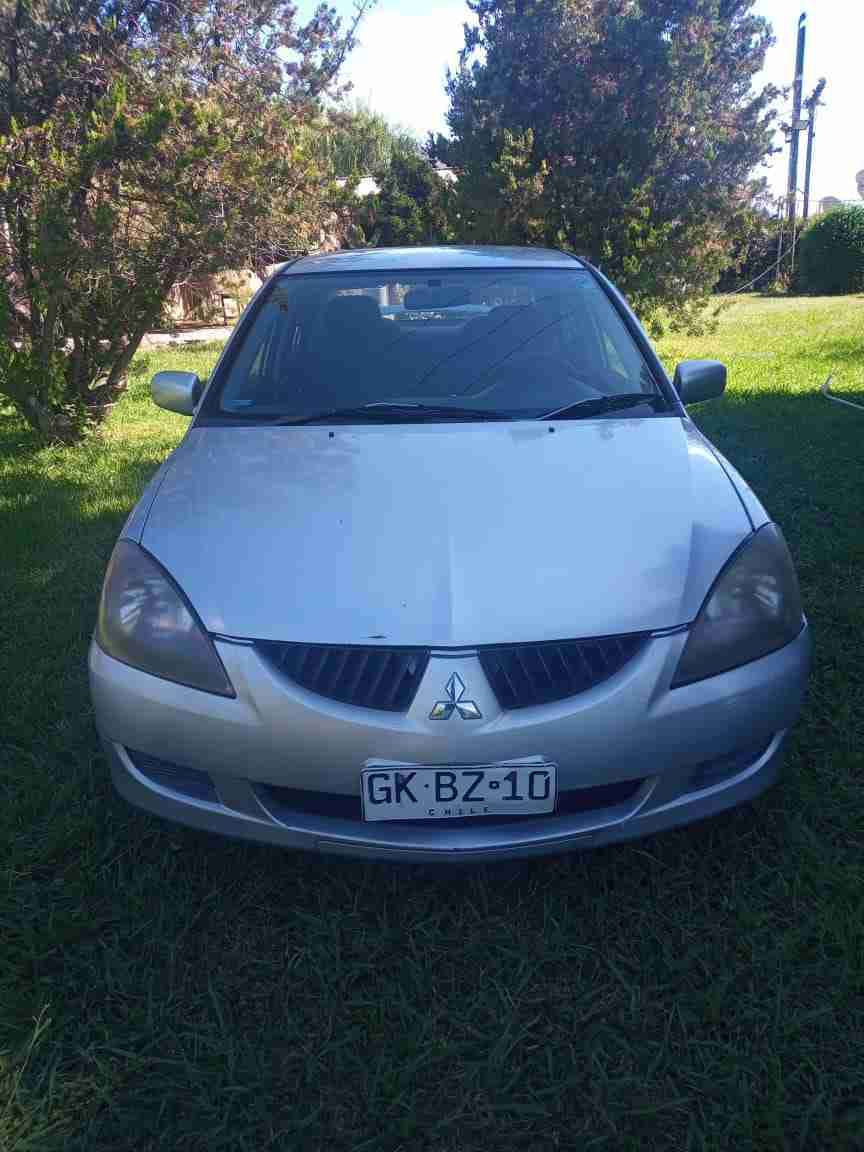 Auto sedán gris en venta - miniatura 5
