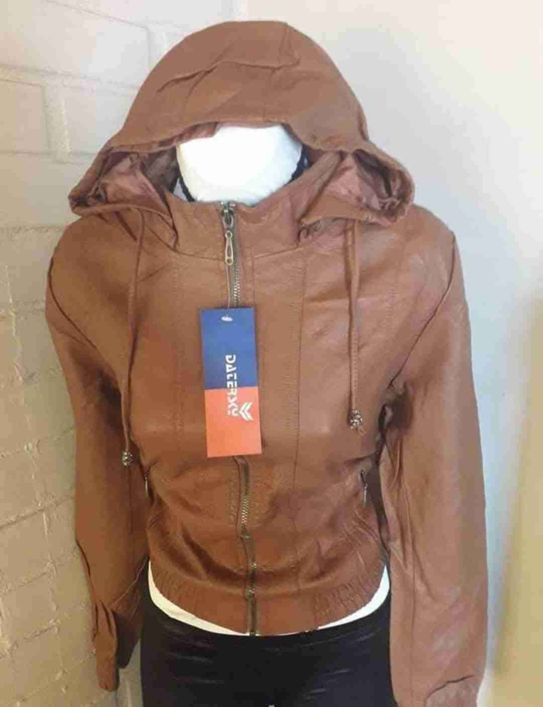 Chaqueta marrón con capucha - miniatura 2