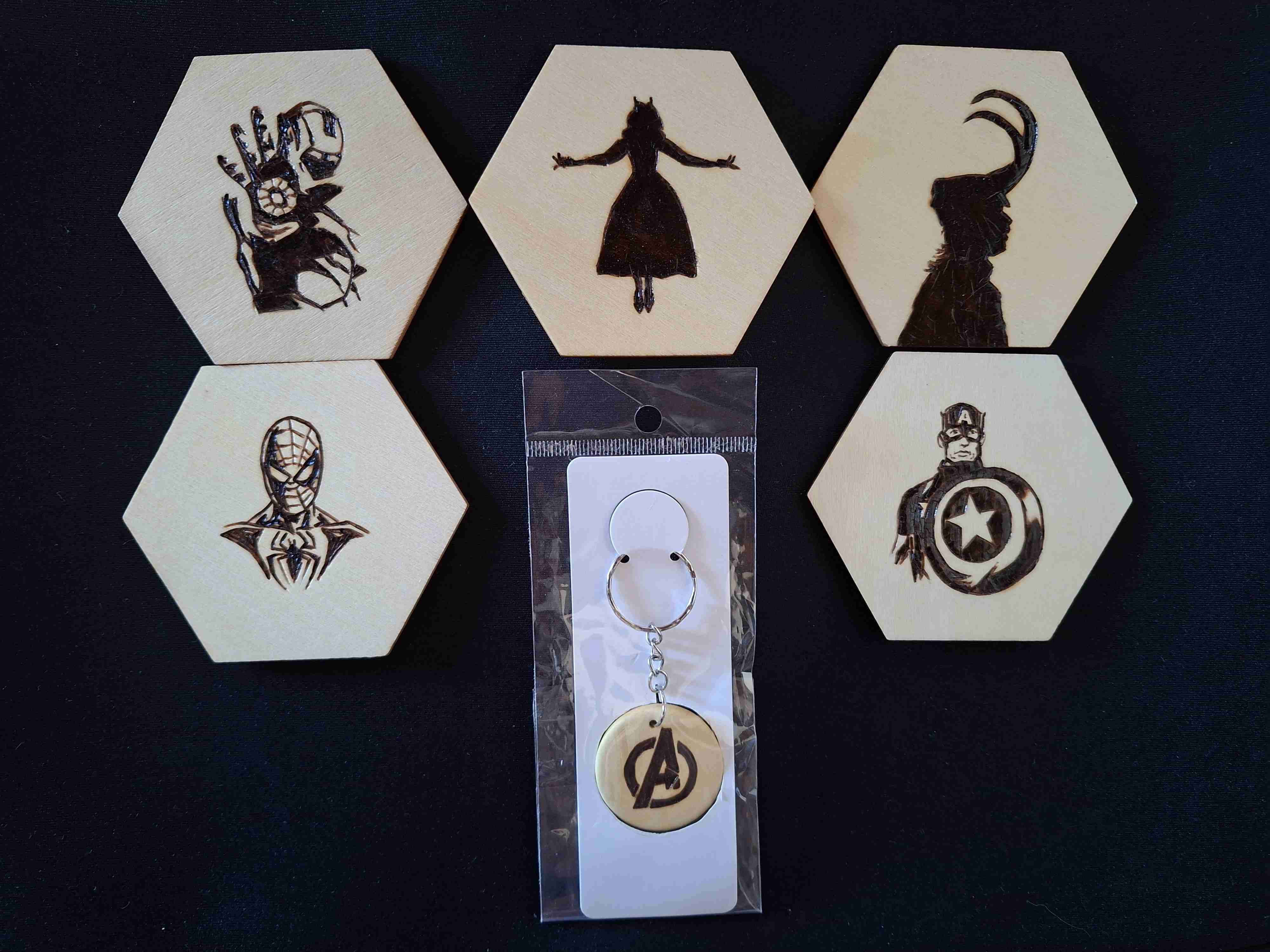 Set de posavasos y llaveros Avengers - 1