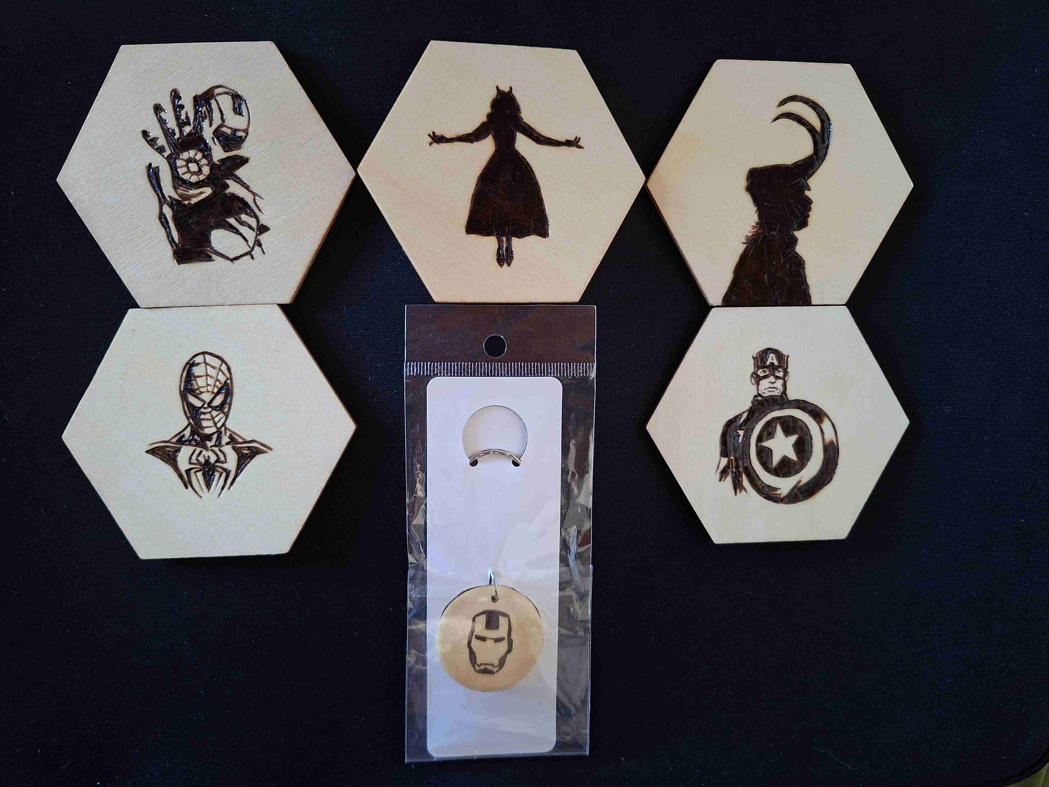 Set de posavasos y llaveros Avengers - 2