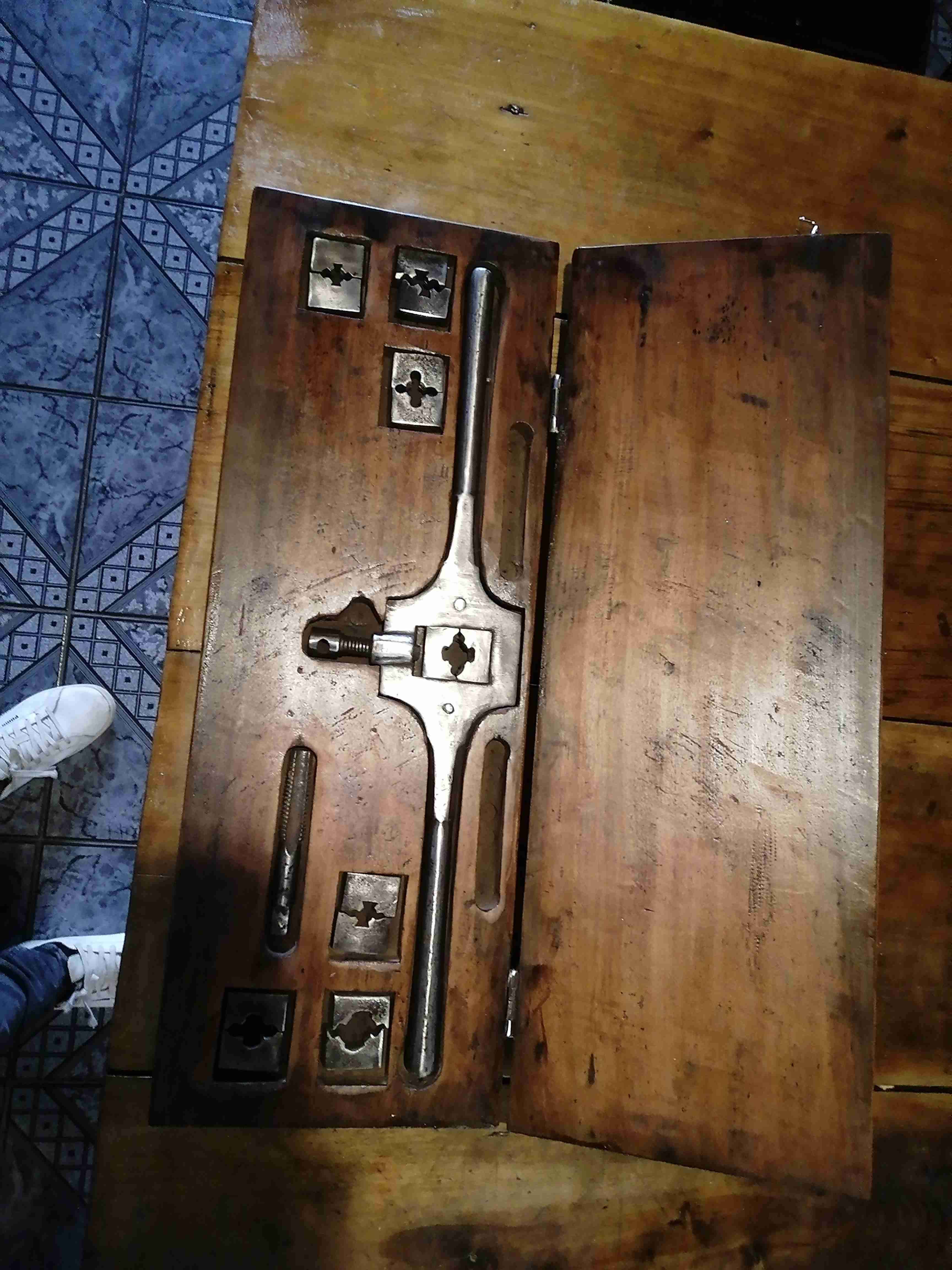 Set de herramientas de roscar tarragas vintage - miniatura 5