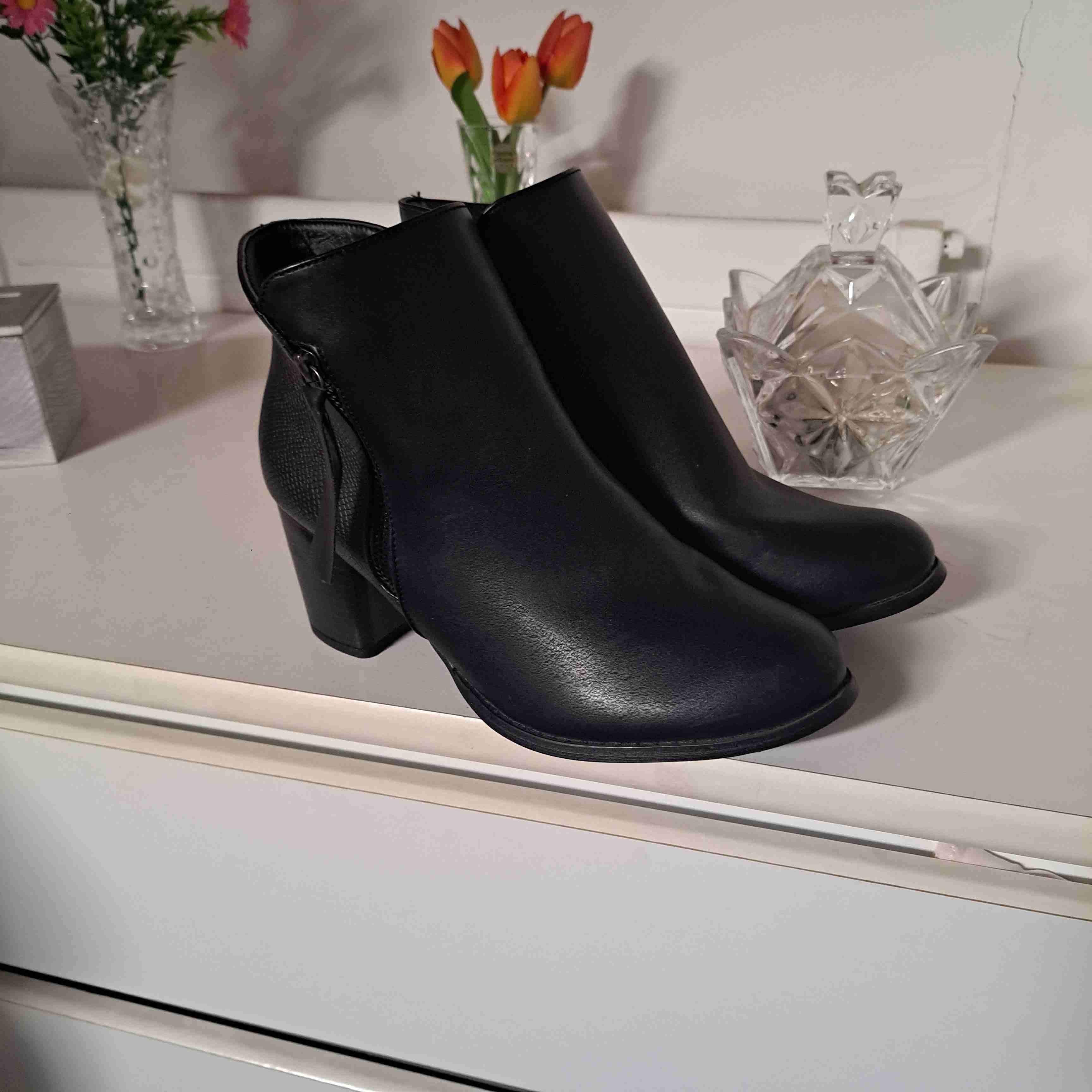 Botines negros con tacón - miniatura 2