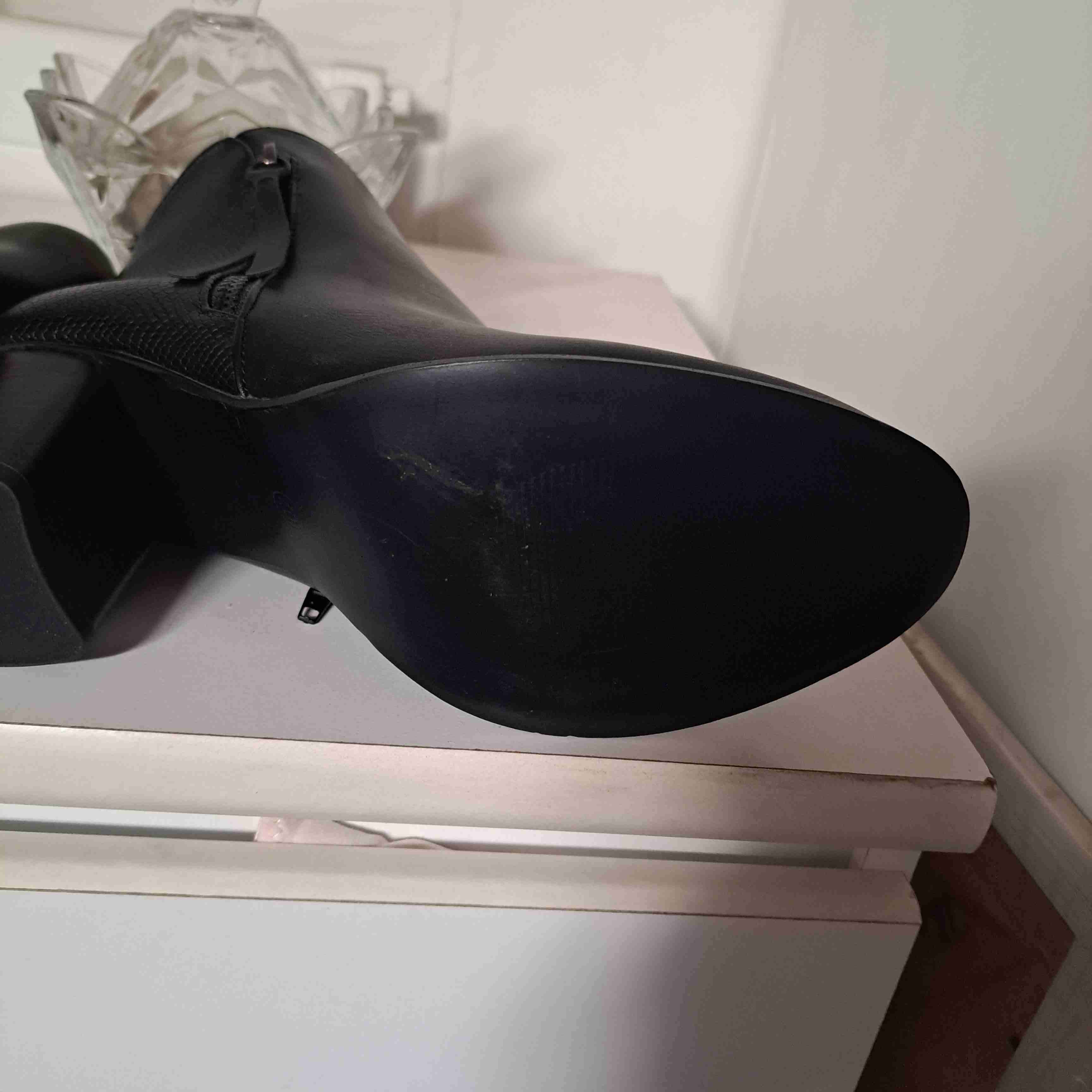 Botines negros con tacón - miniatura 3