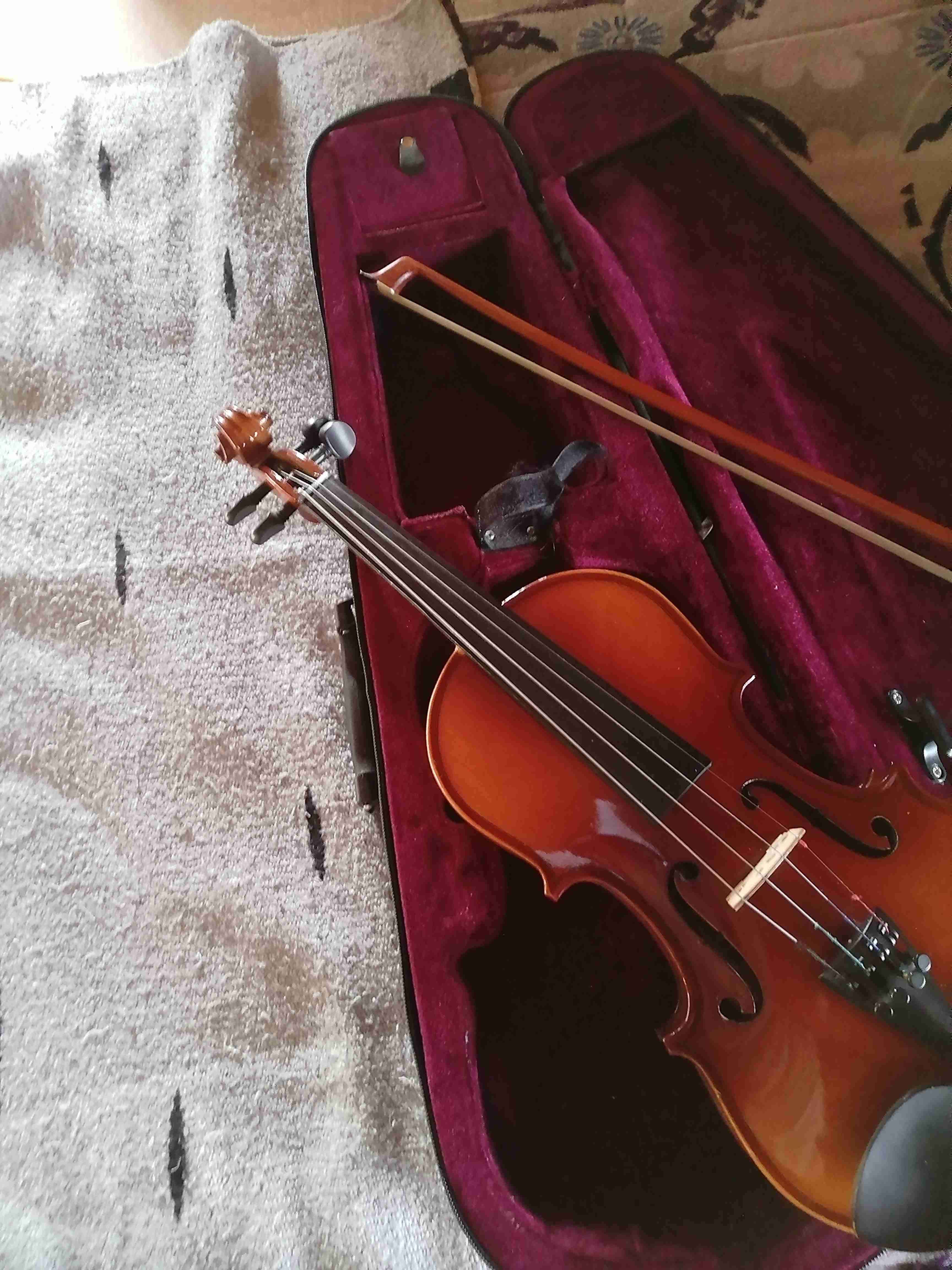 Violín con estuche rojo maxtone 1/2 - 3