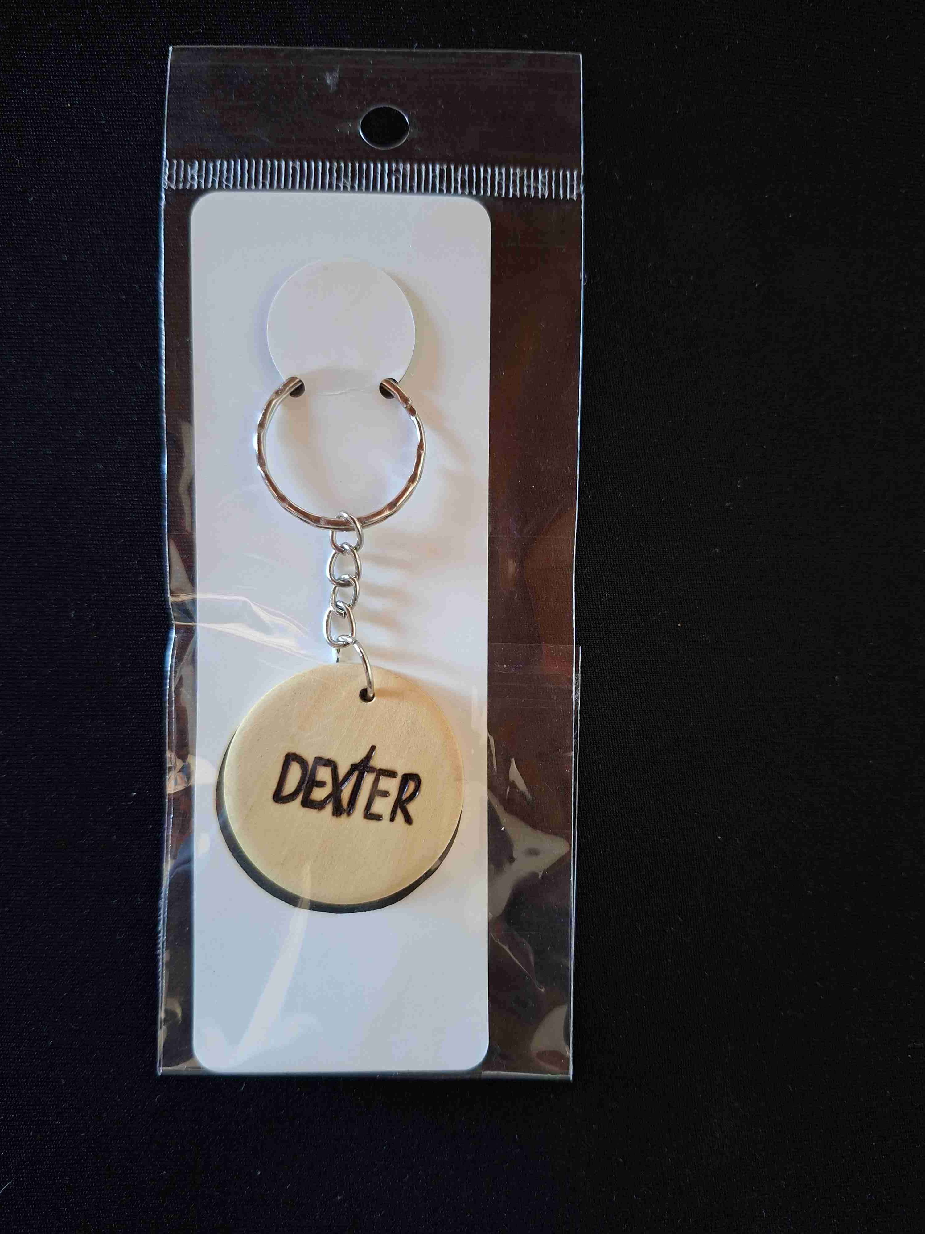 Llavero artesanal de Dexter - miniatura 1