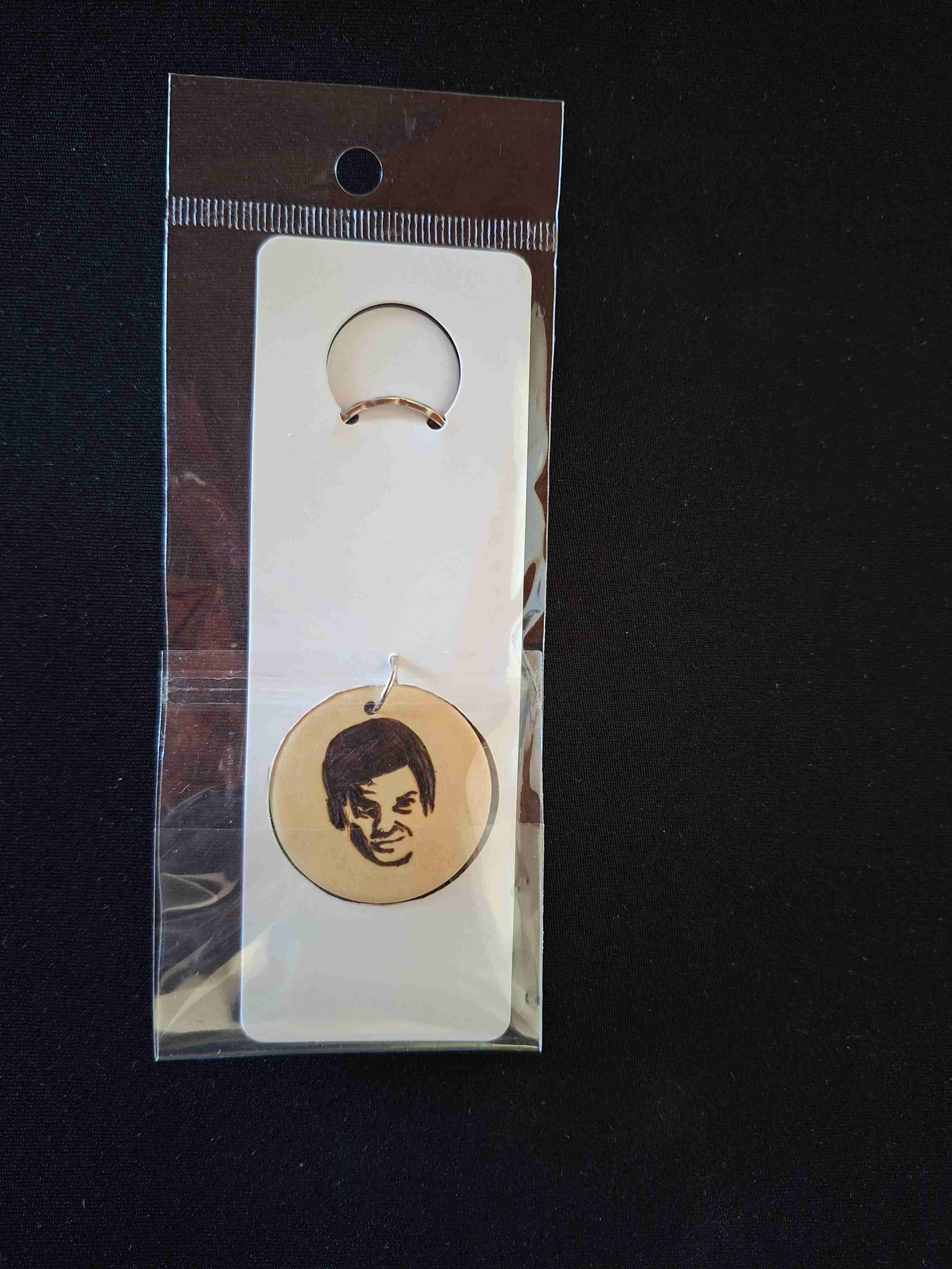 Llavero artesanal de Dexter - miniatura 2