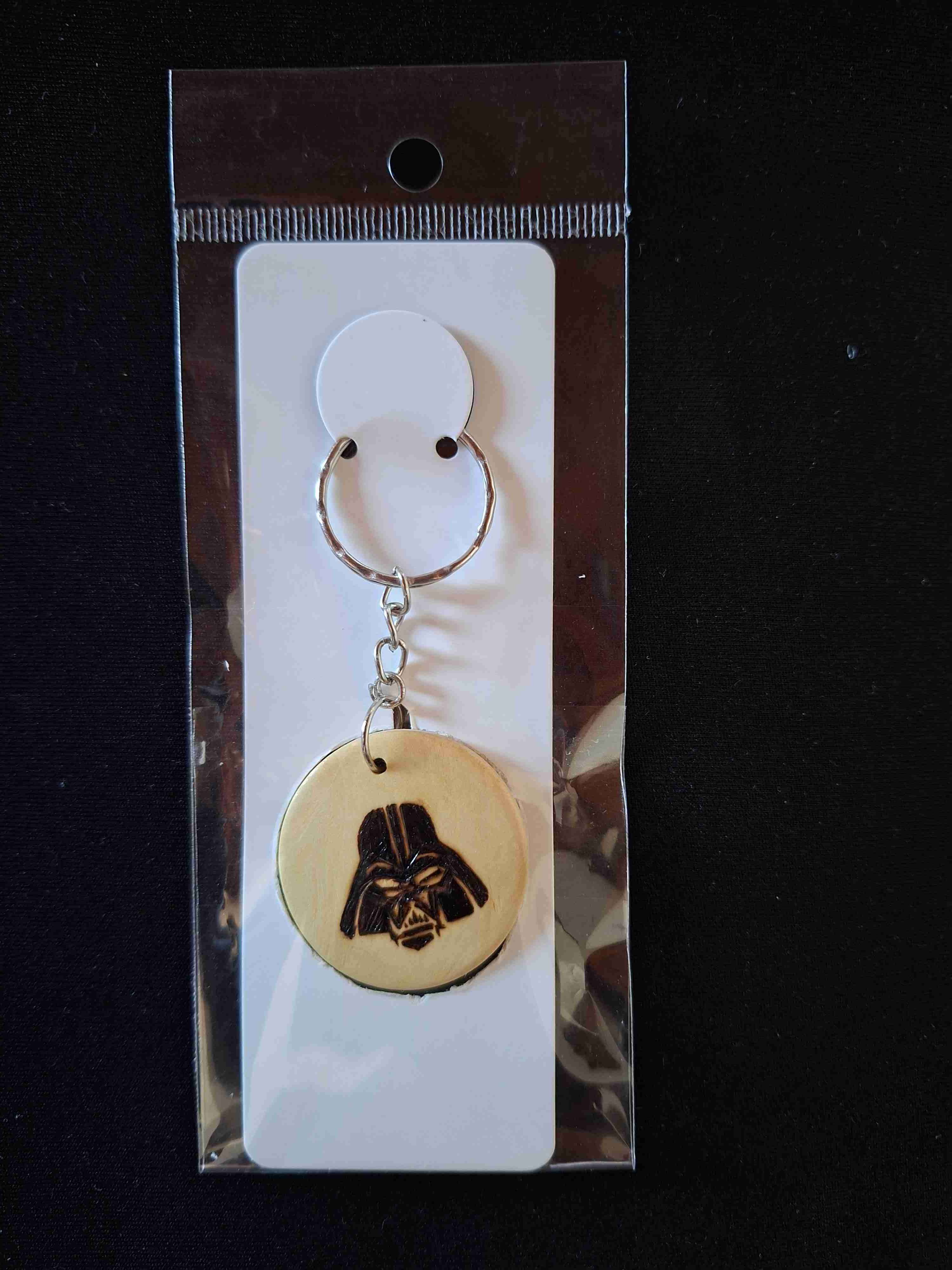 Llavero artesanal Darth Vader - miniatura 1