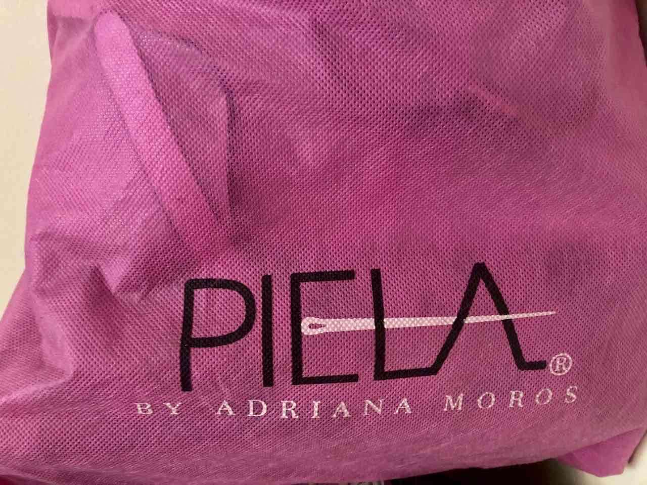 Cartera roja con diseño artístico - miniatura 4