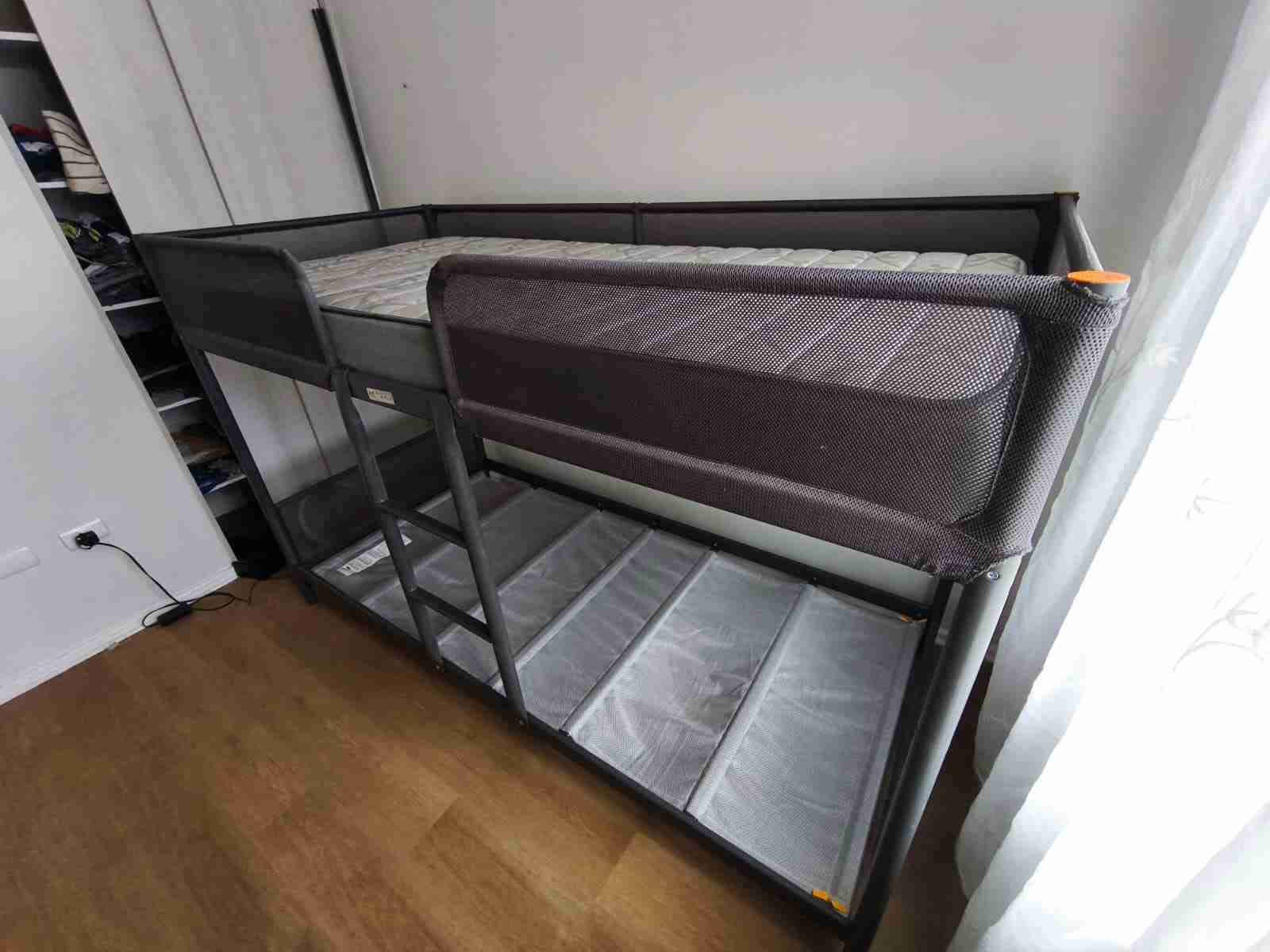 Cama de metal con colchón - miniatura 3