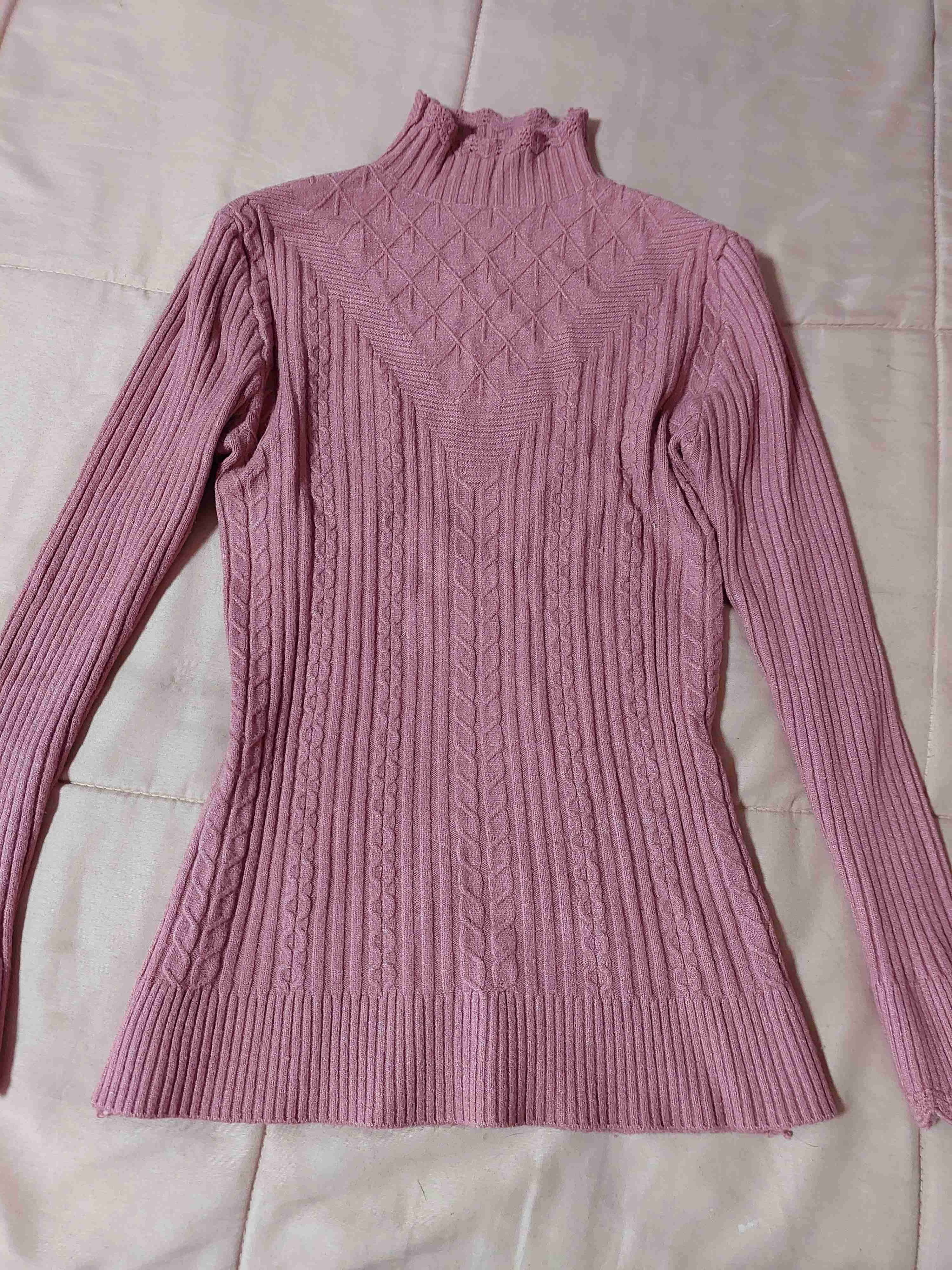 Suéter rosa cuello alto