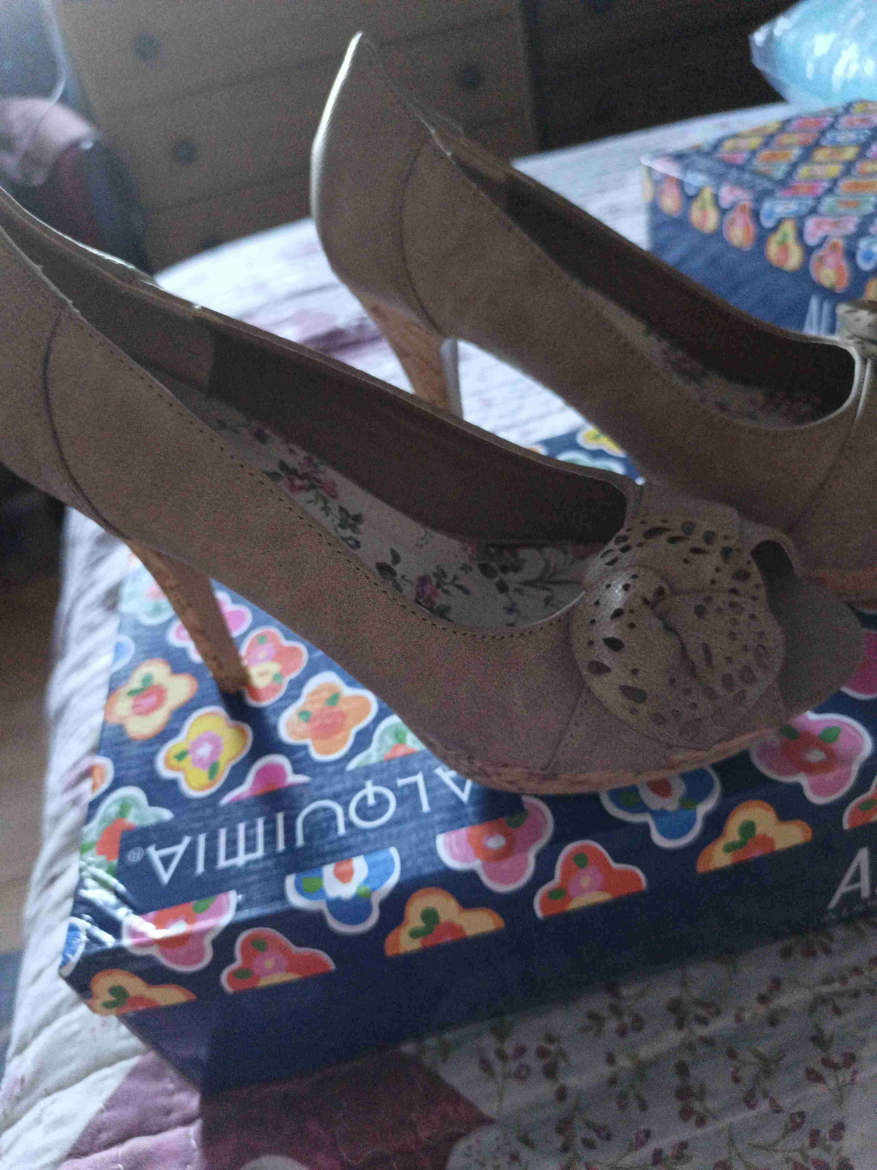 Zapatos tacón beige elegantes