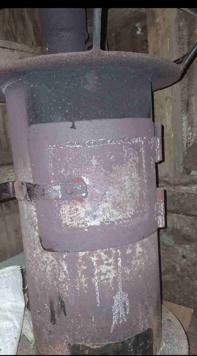 Estufa a leña antigua - miniatura 1