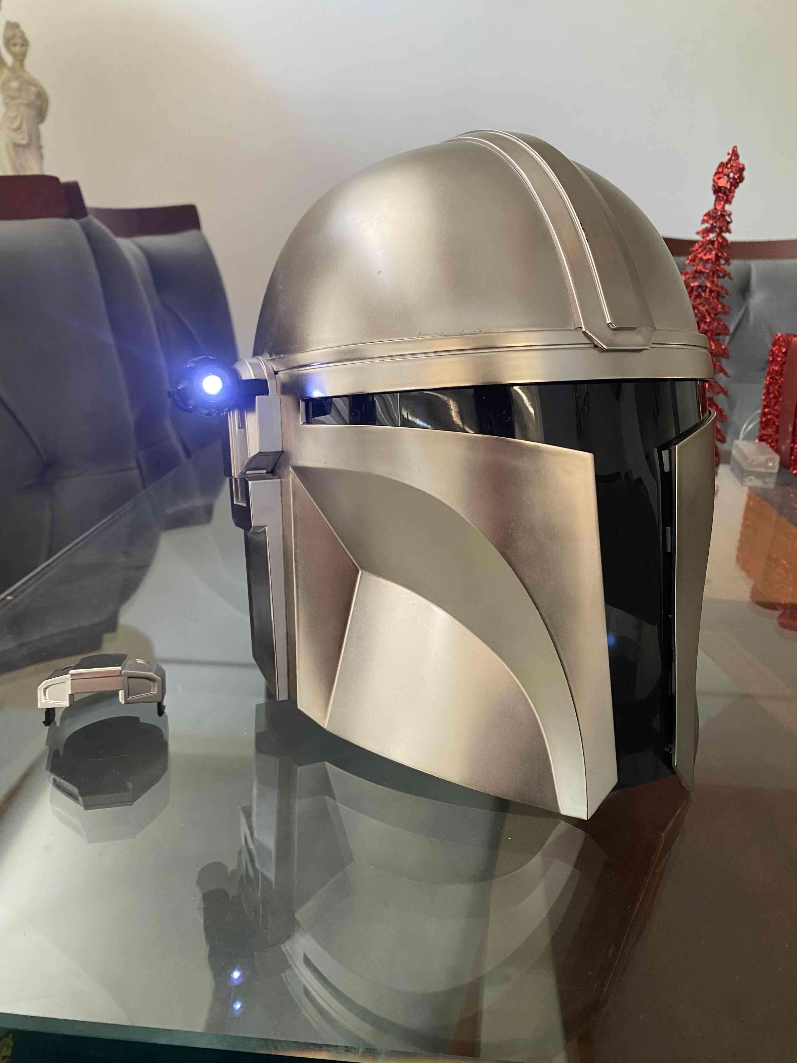 Casco coleccionable mandalorian black series hasbr - miniatura 2