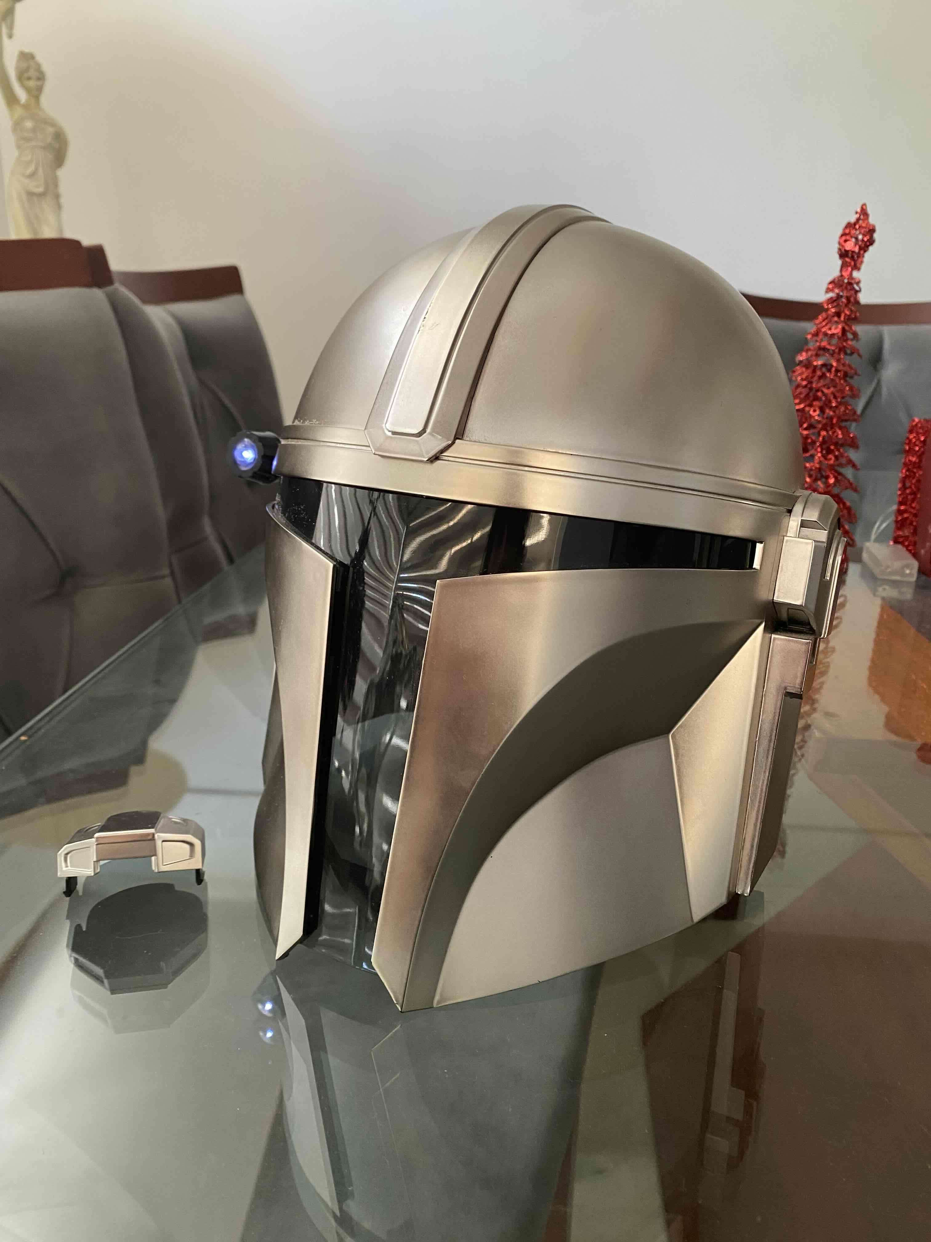 Casco coleccionable mandalorian black series hasbr - miniatura 3