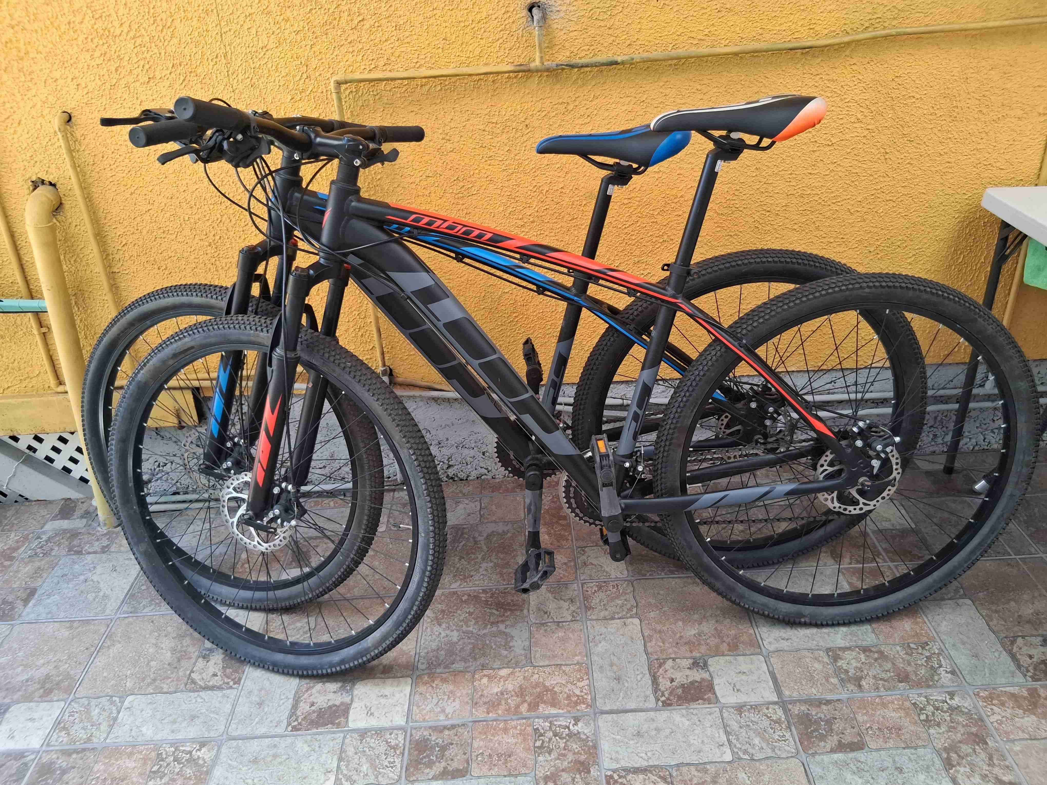 Bicicleta de montaña MTB negra - 1