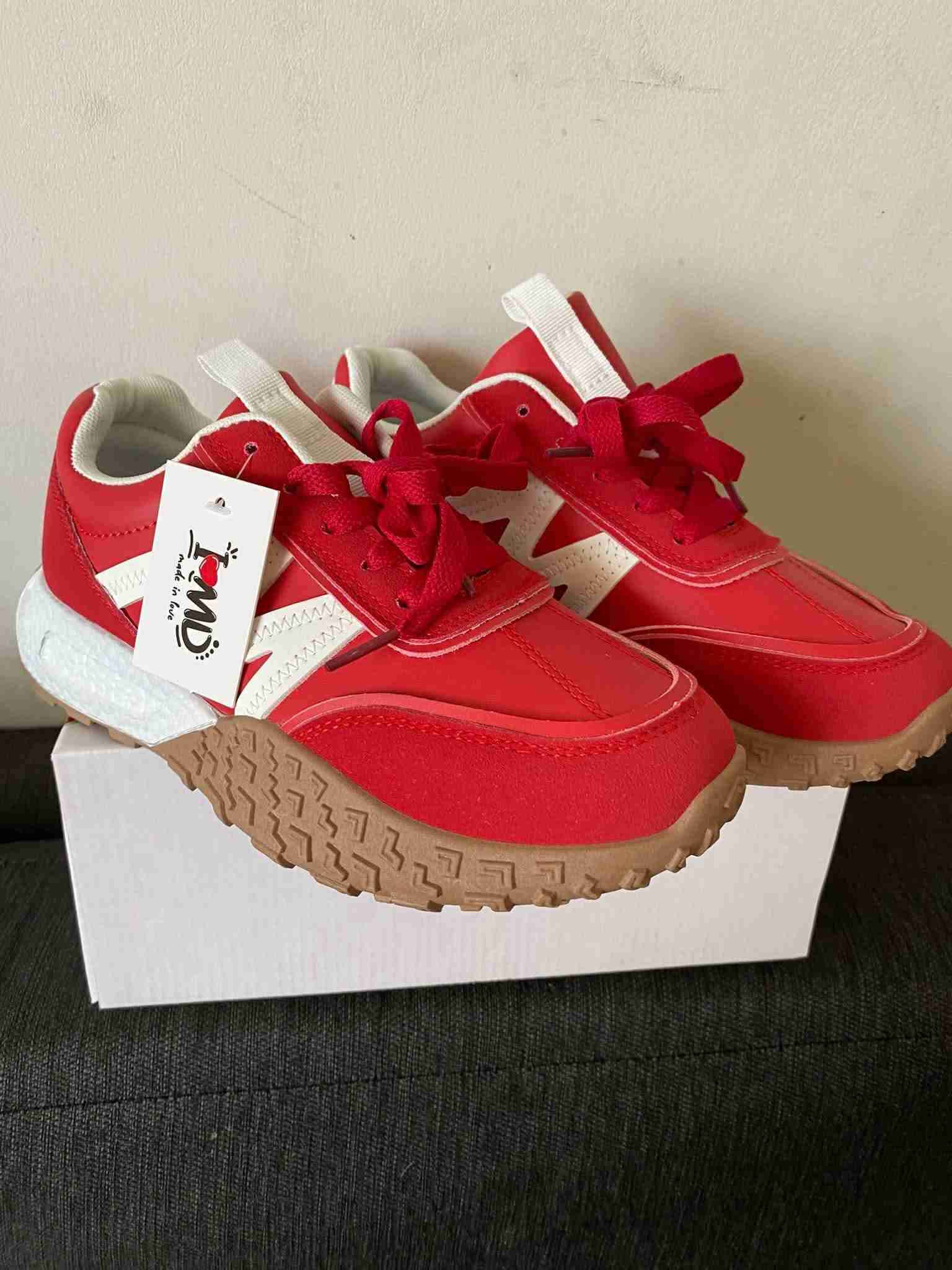 Zapatillas deportivas rojas nuevas - 1