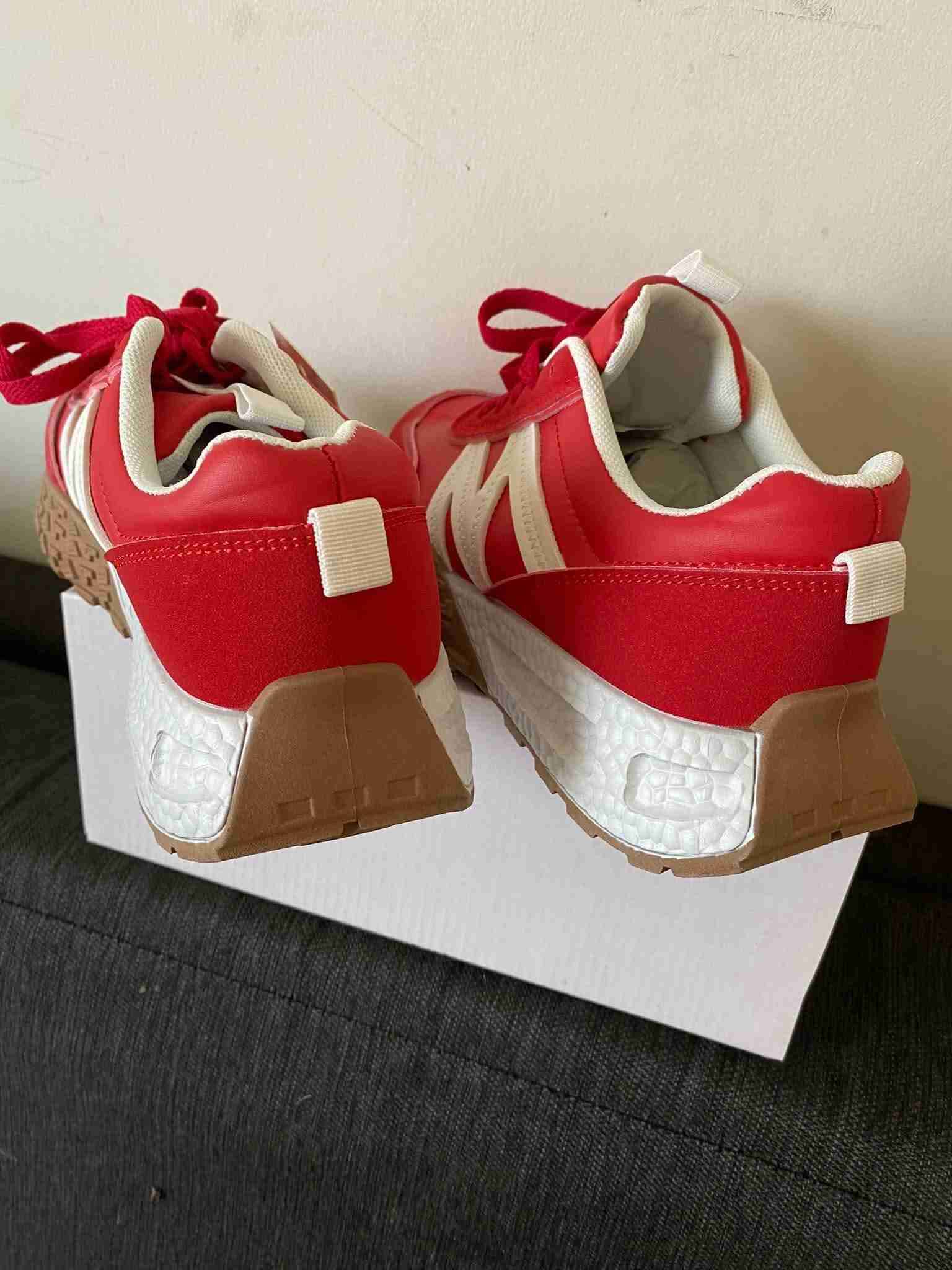 Zapatillas deportivas rojas nuevas - 4