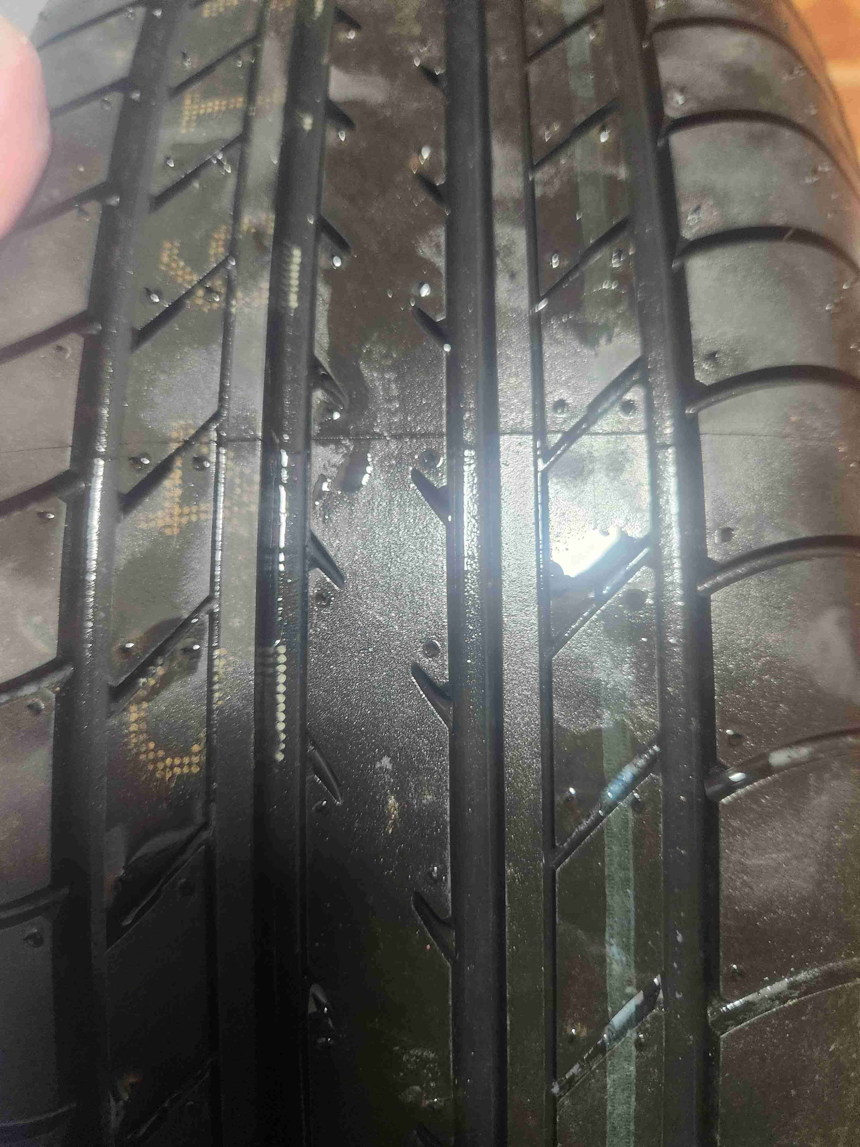 Neumático radial nuevo - miniatura 1