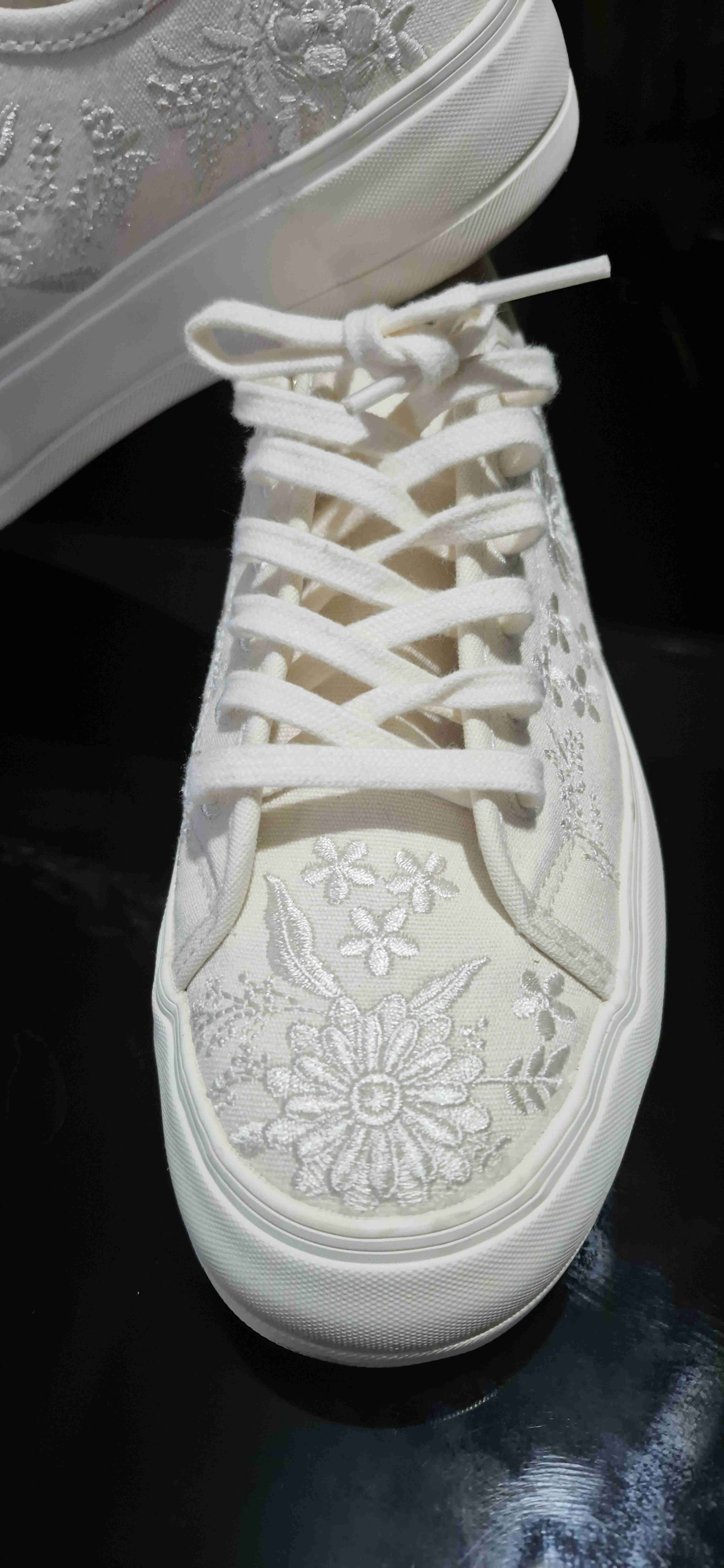 Zapatillas blancas Zara bordadas - miniatura 2