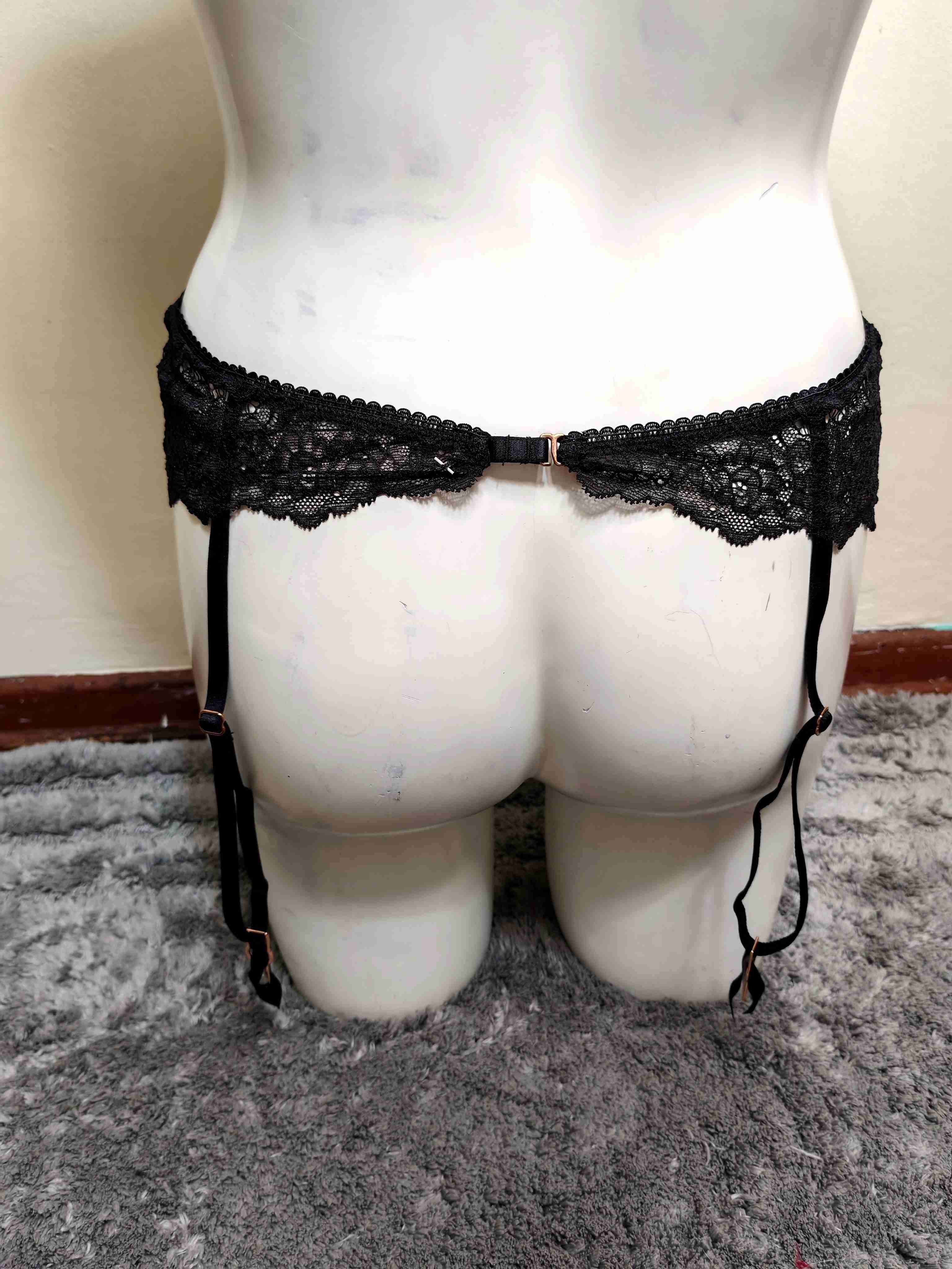 Portaligas encaje negro Victoria's Secret - miniatura 4