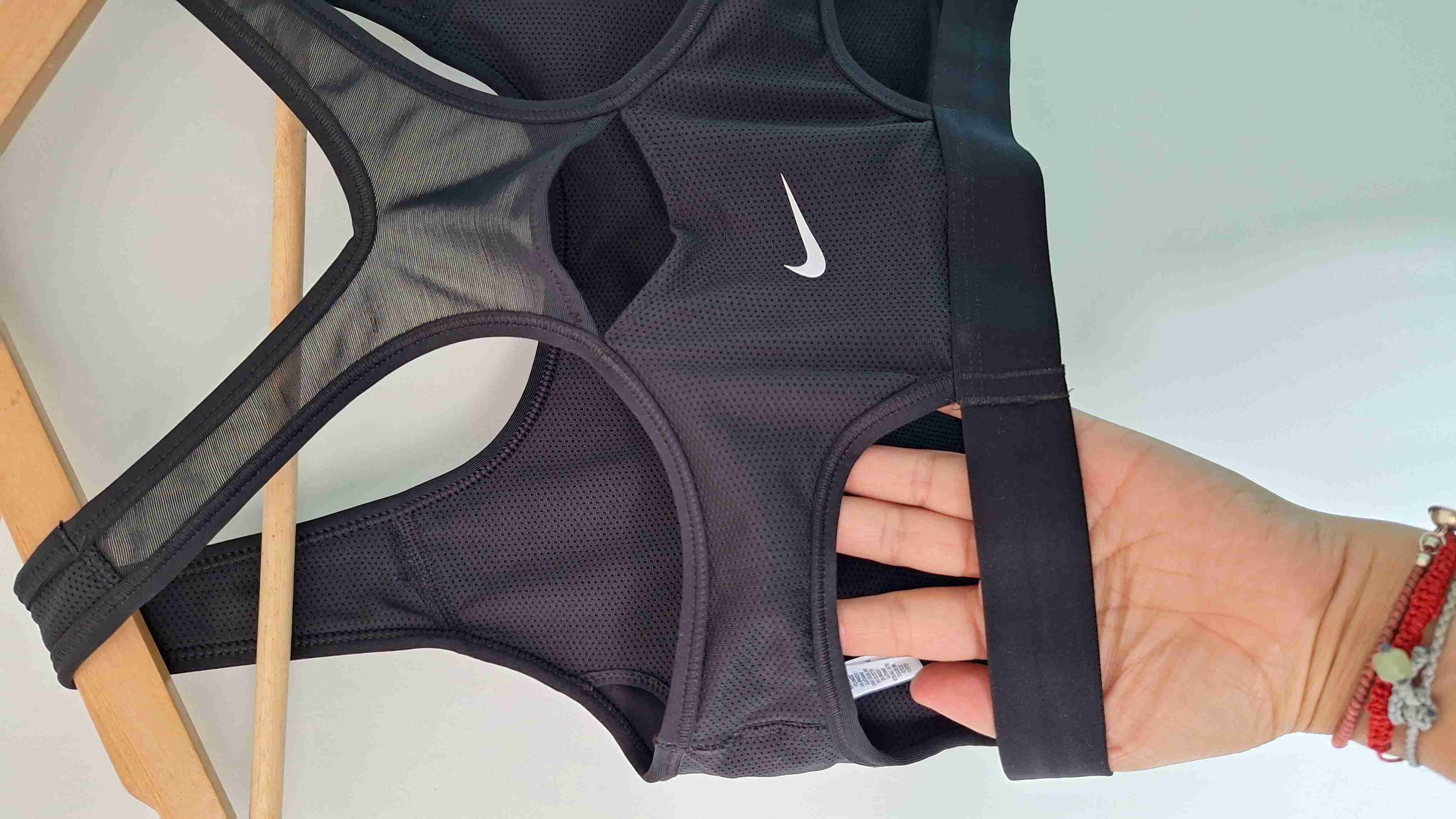 Top deportivo Nike negro - 3