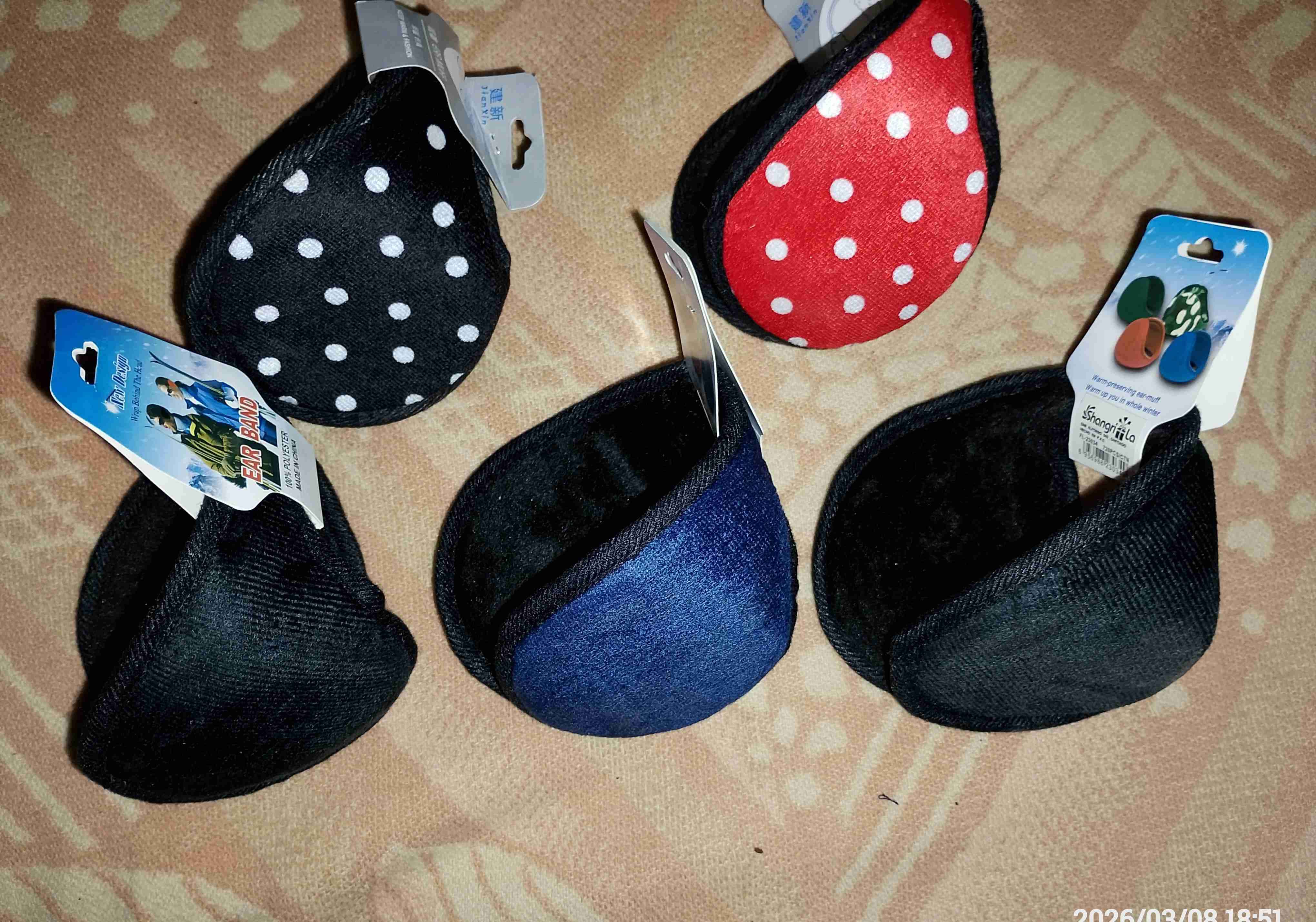 Orejeras de polar con puntos - 2