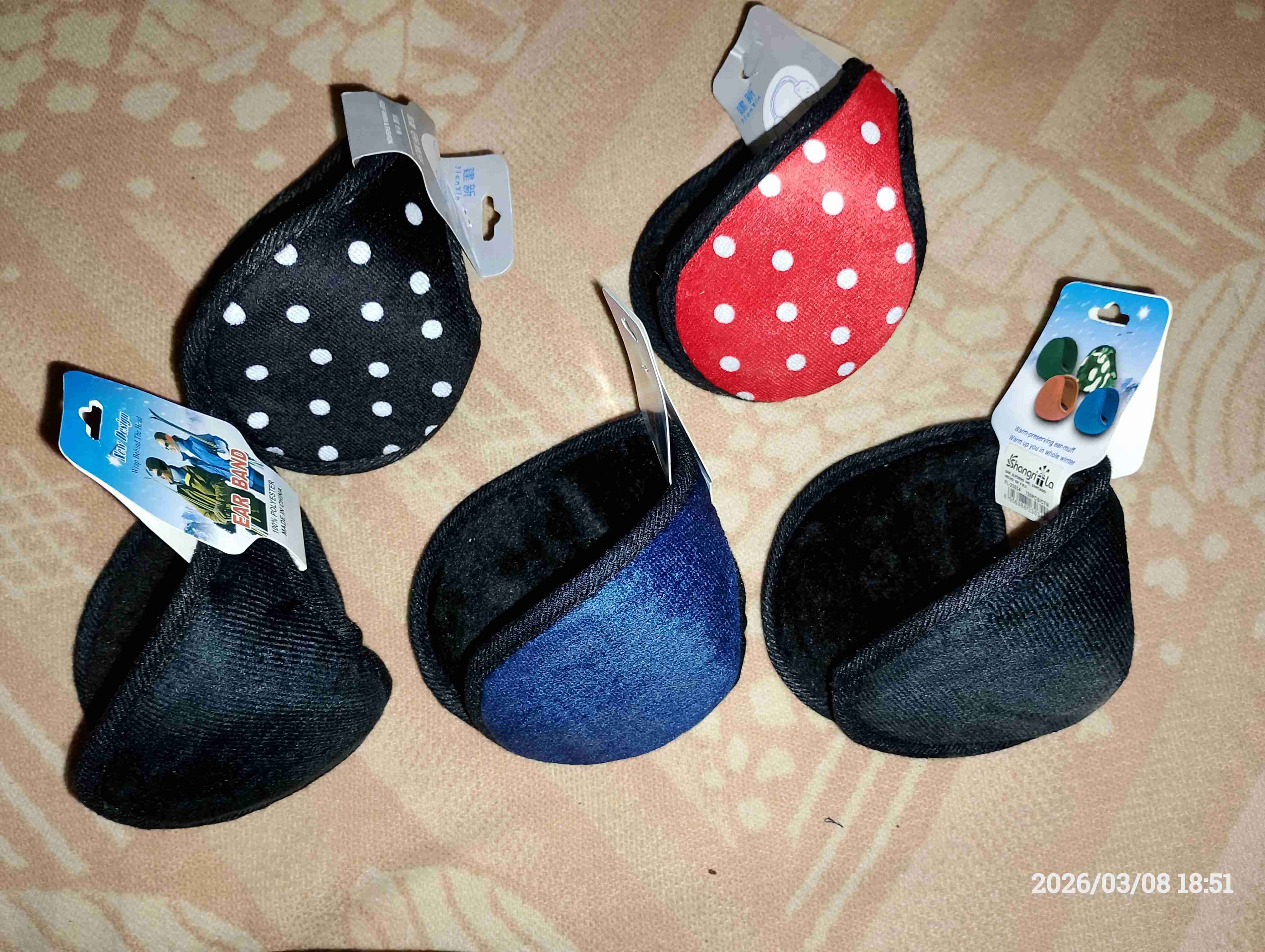 Orejeras de polar con puntos - 3