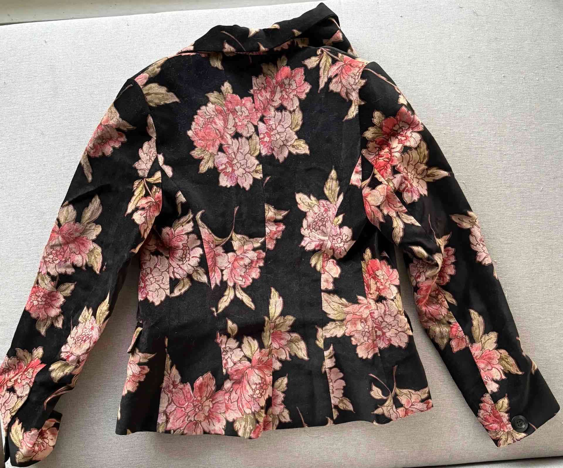 Blazer floral negro y rosa - miniatura 2