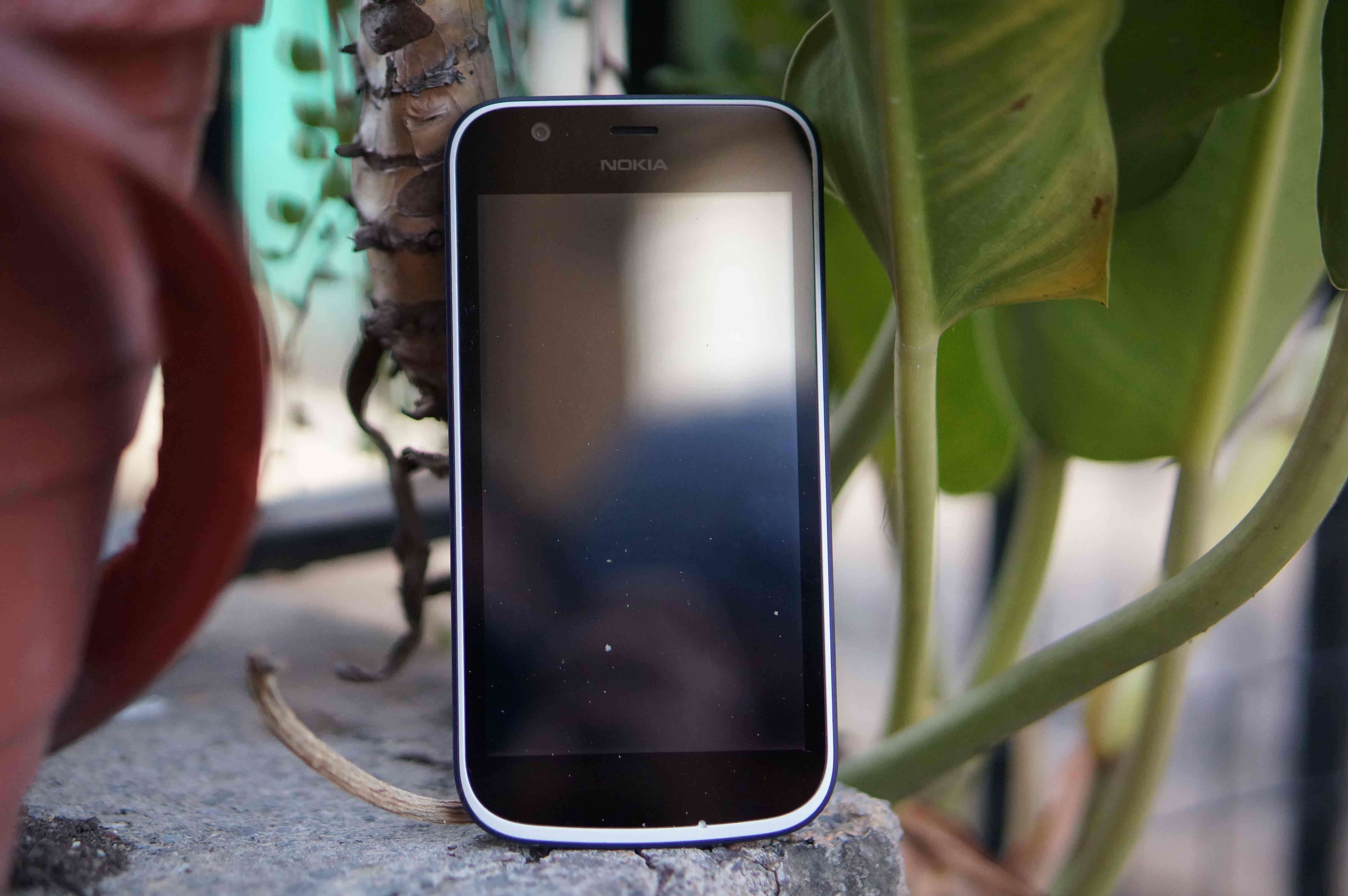 Dos celulares Nokia y iPhone - 4