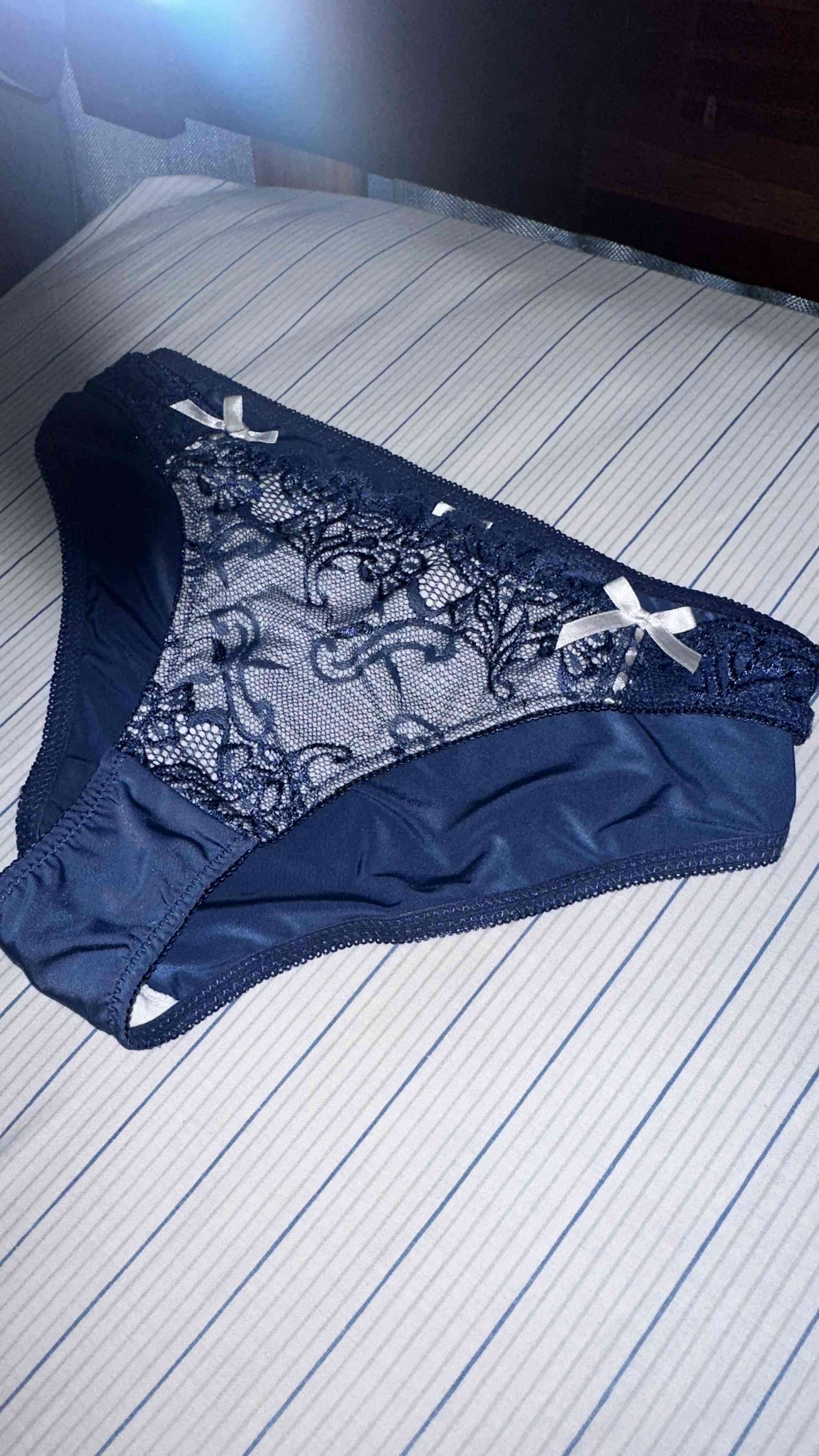 Calzón azul con encaje