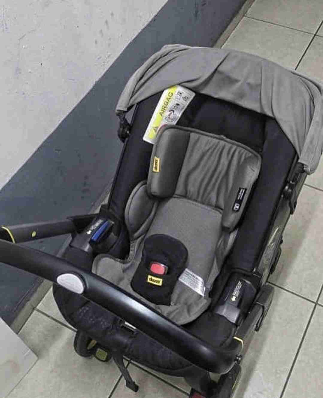 Silla de auto para bebé gris - 1