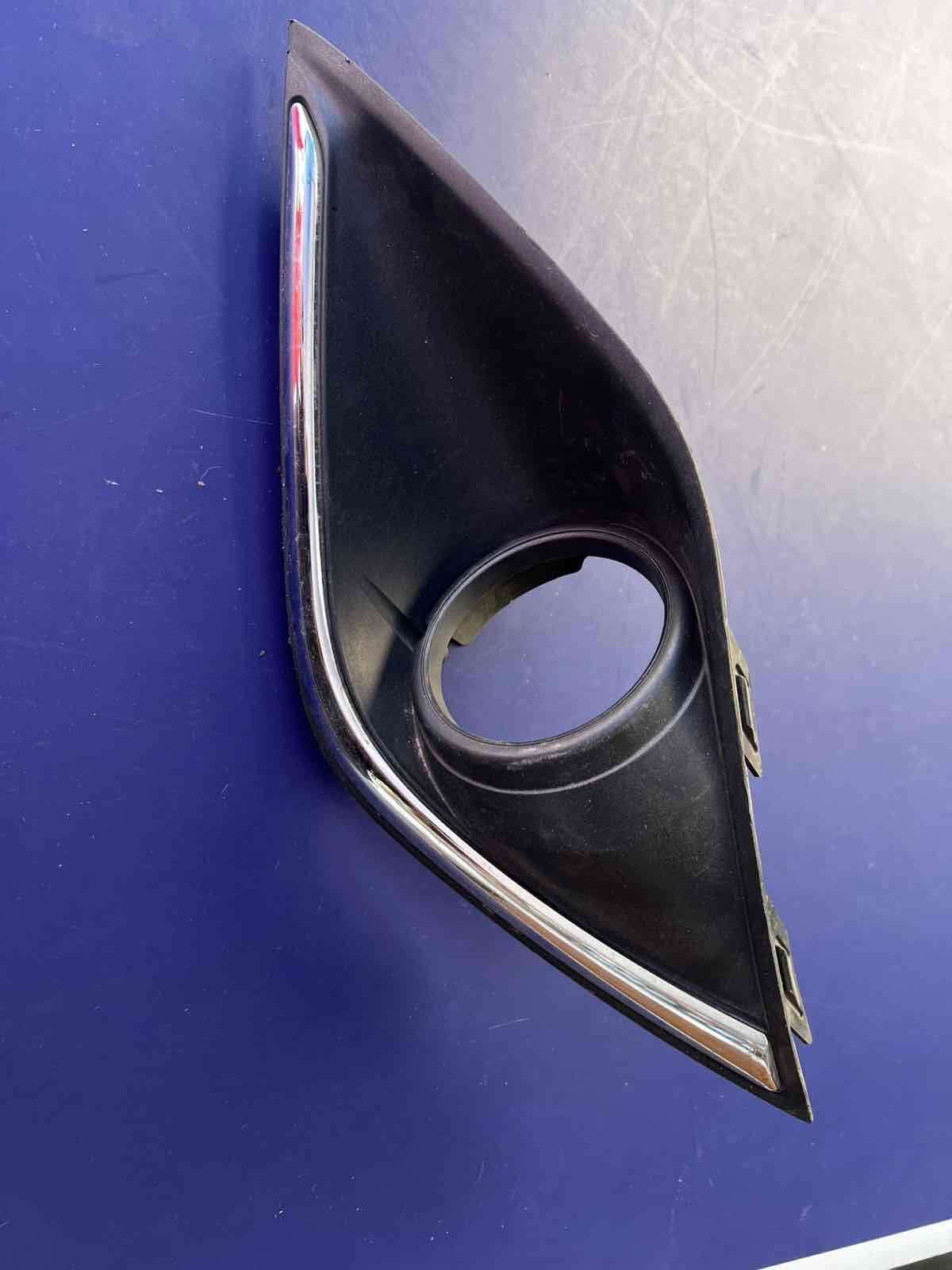 Tapa Neblinero Mitsubishi Outlander 2015 / 2016 - miniatura 2