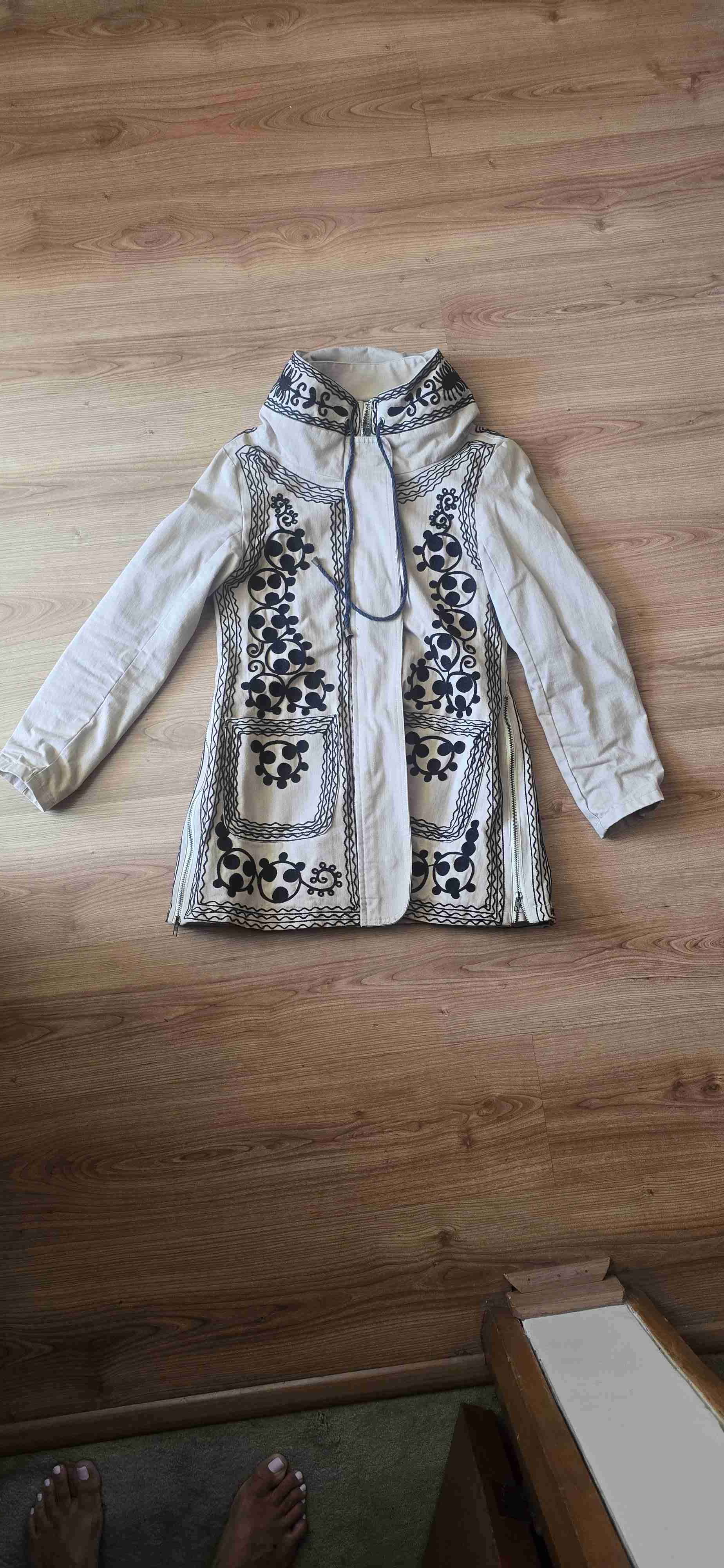 Abrigo beige bordado floral - 2