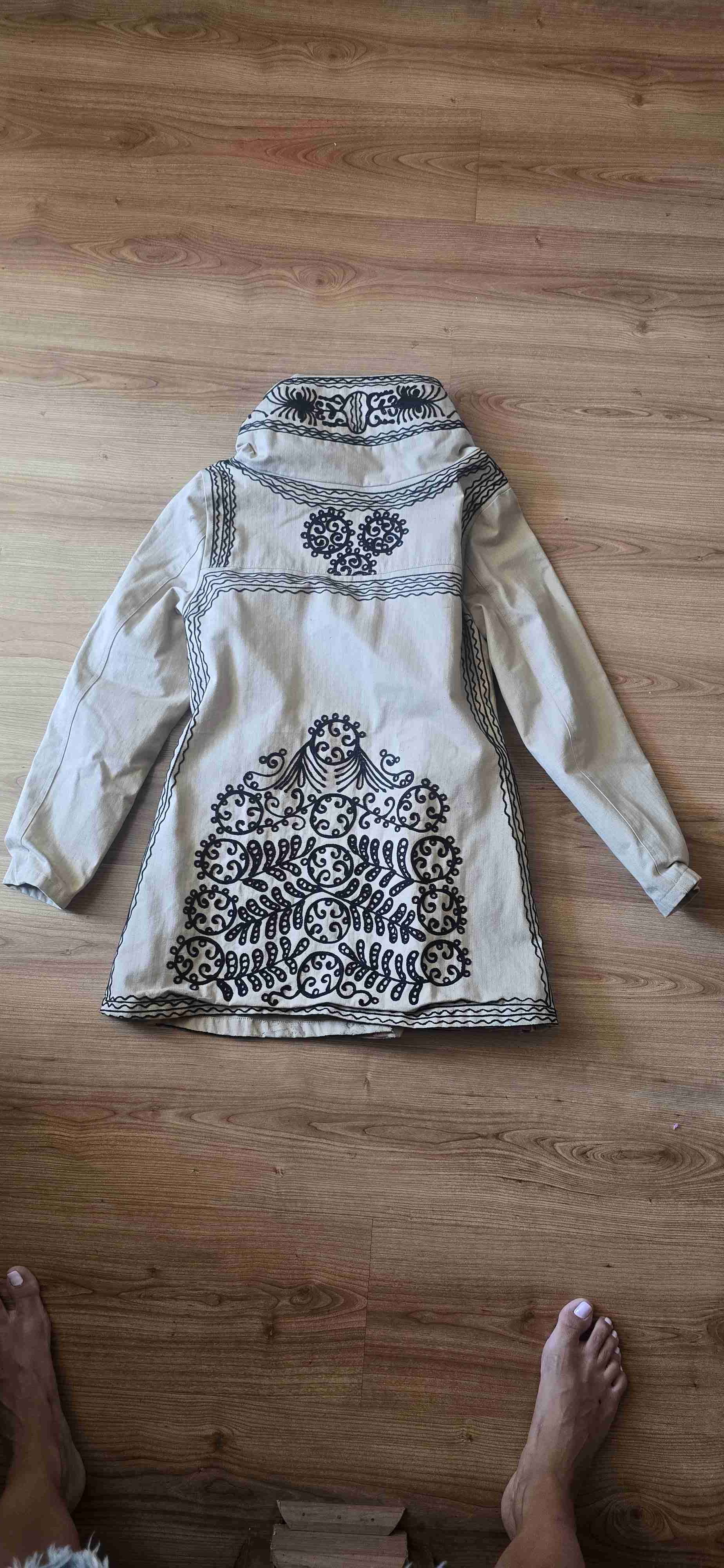 Abrigo beige bordado floral - 3