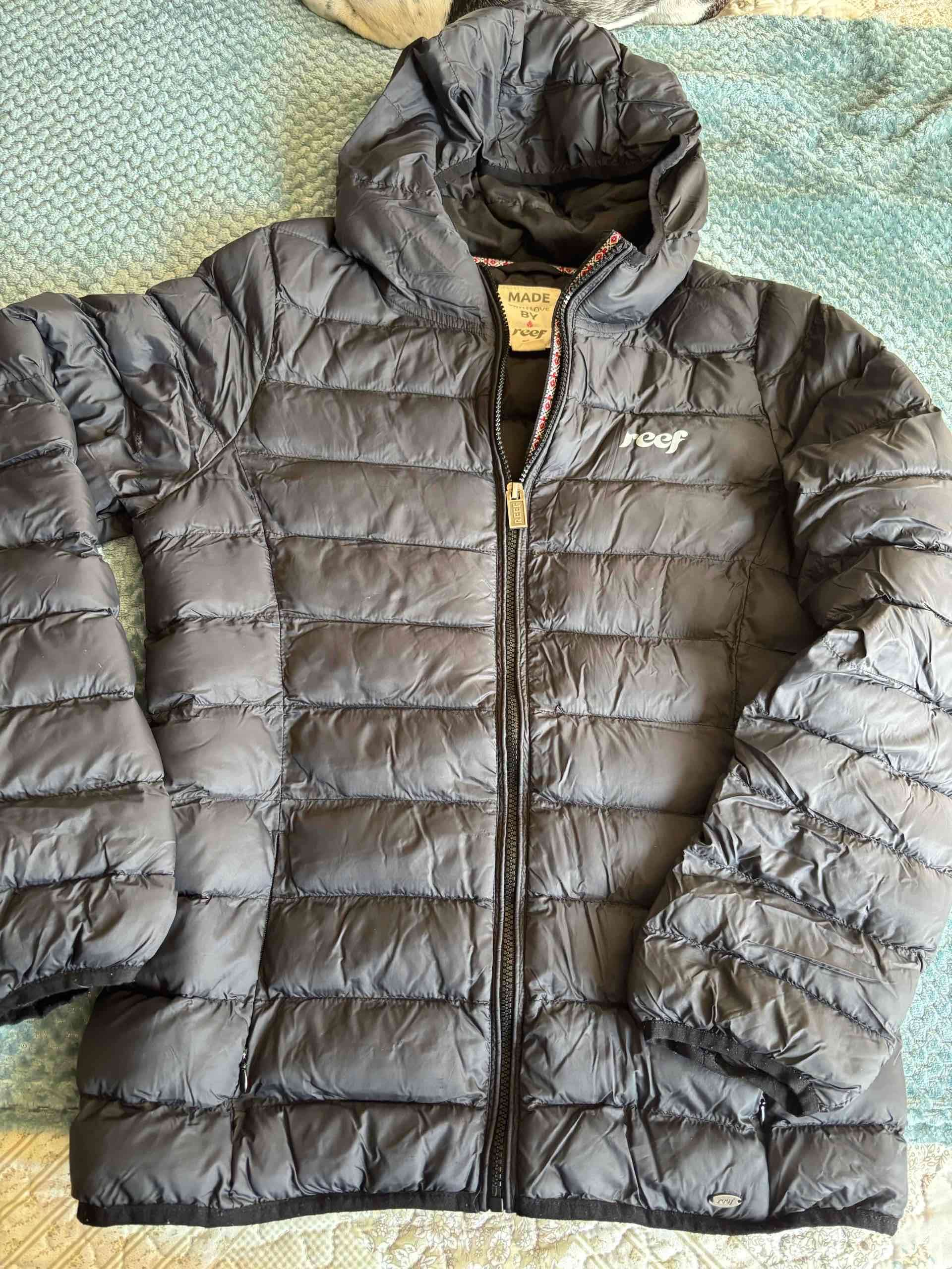 Chaqueta acolchada negra con capucha reef - 1