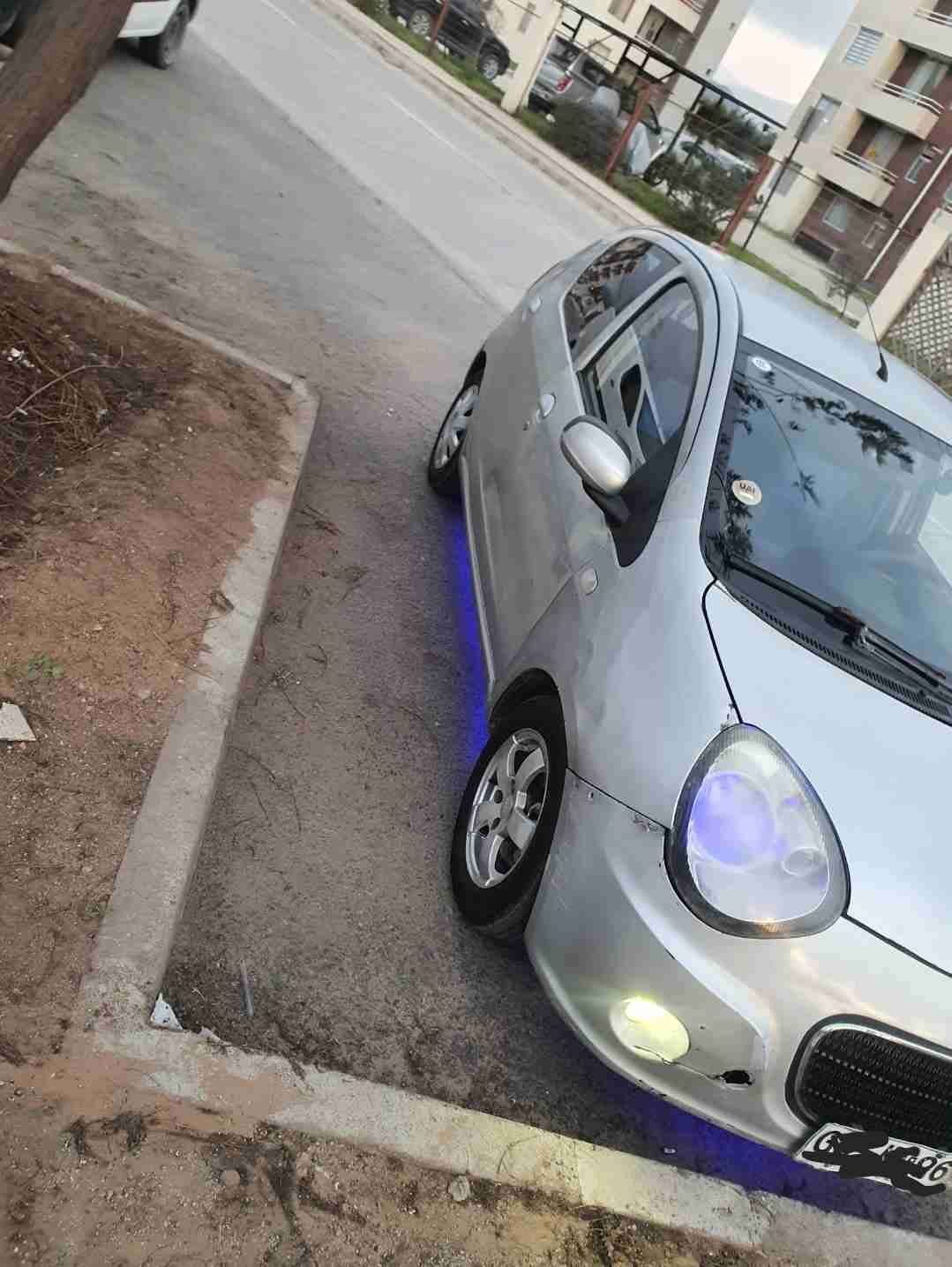 Auto compacto plata usado - miniatura 2