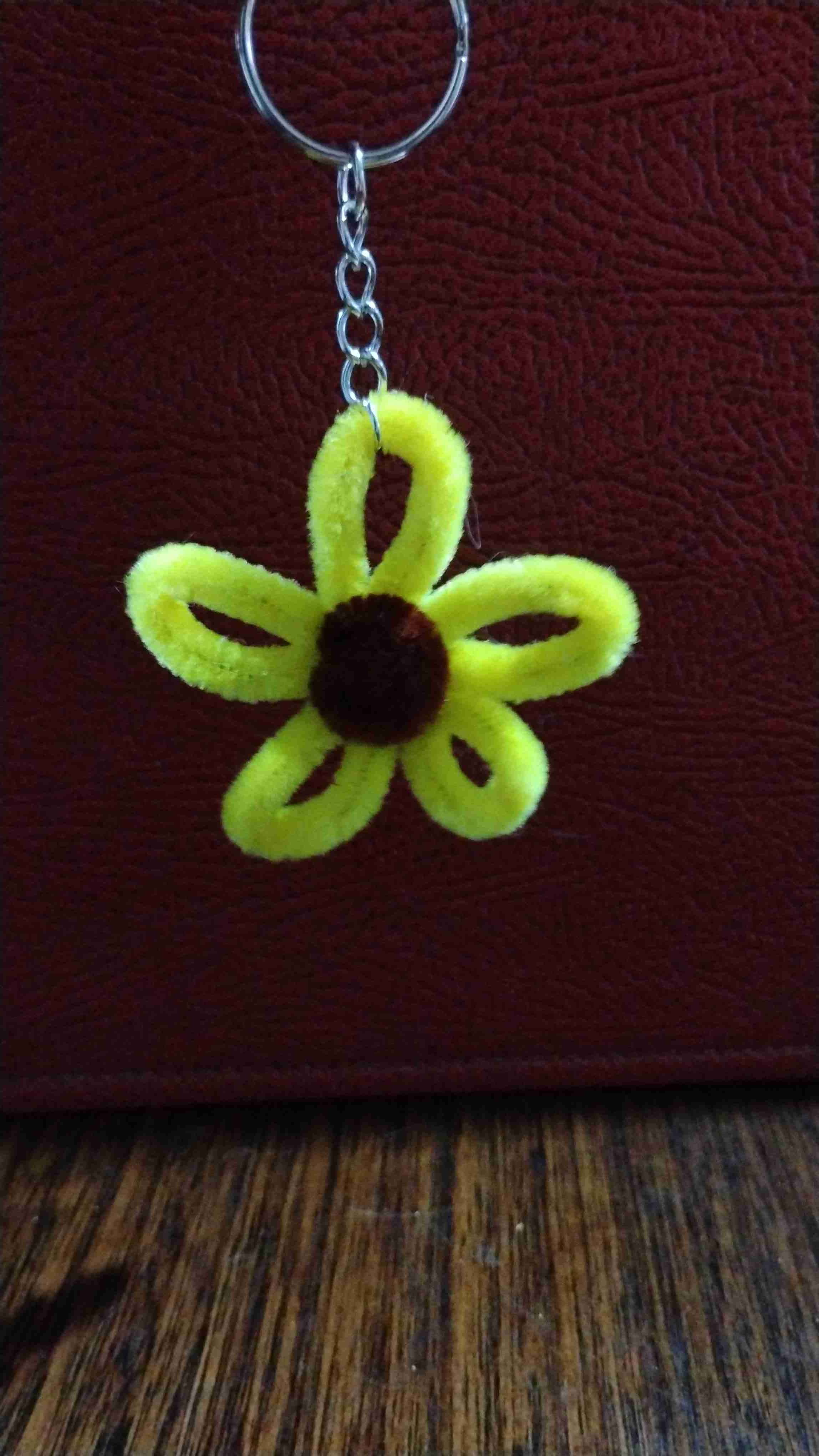 Llavero flor artesanal - miniatura 1