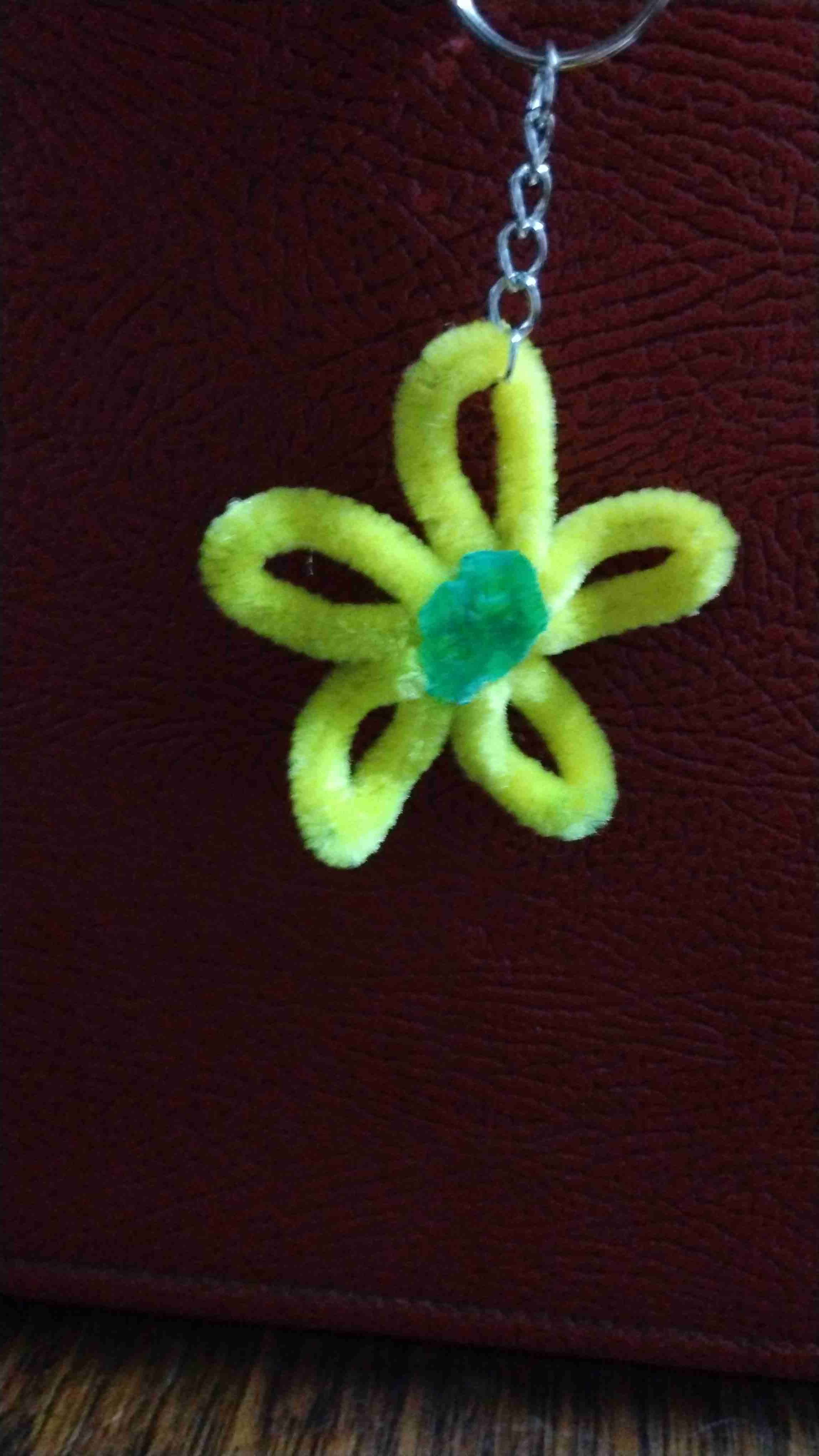 Llavero flor artesanal - miniatura 2