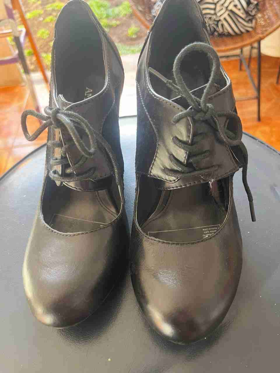 Zapatos de tacón negros, cuero natural - miniatura 2