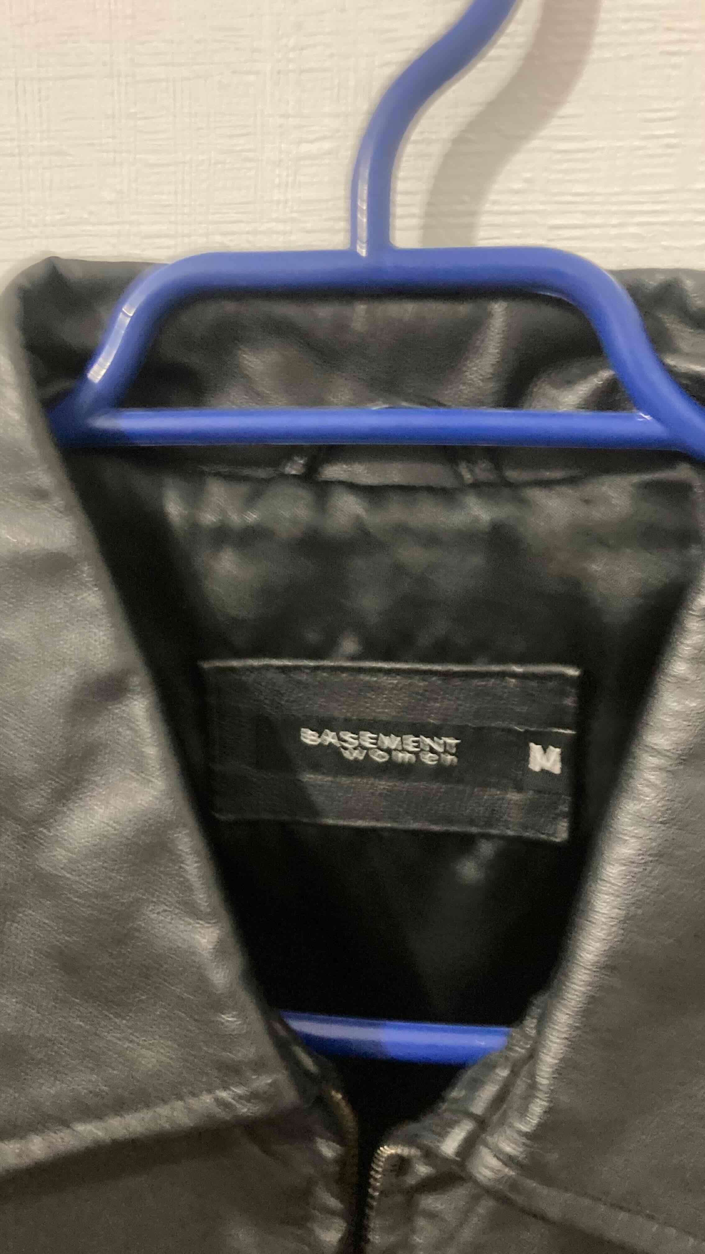 Chaqueta negra de cuero - miniatura 2