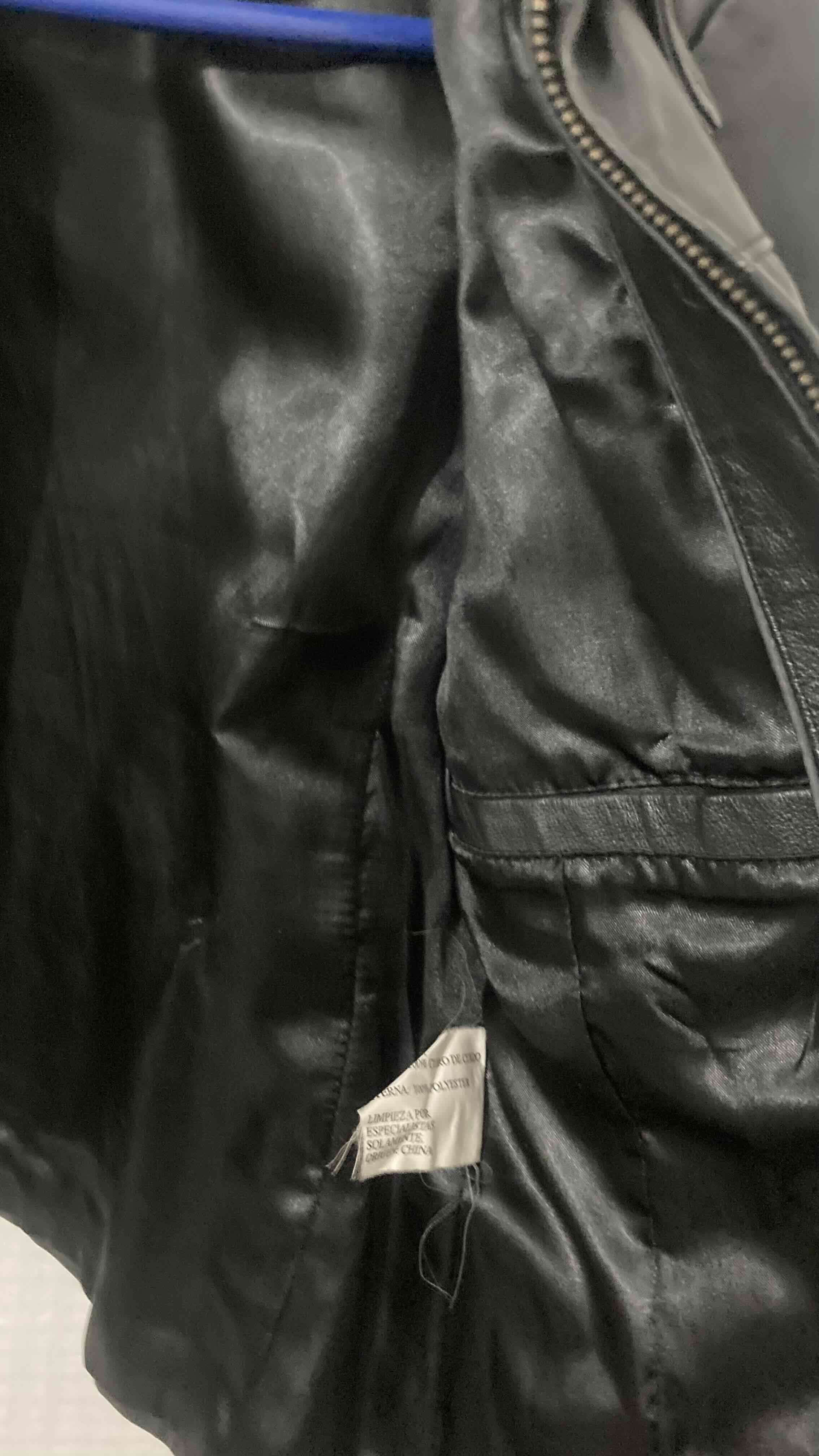 Chaqueta negra de cuero - miniatura 4