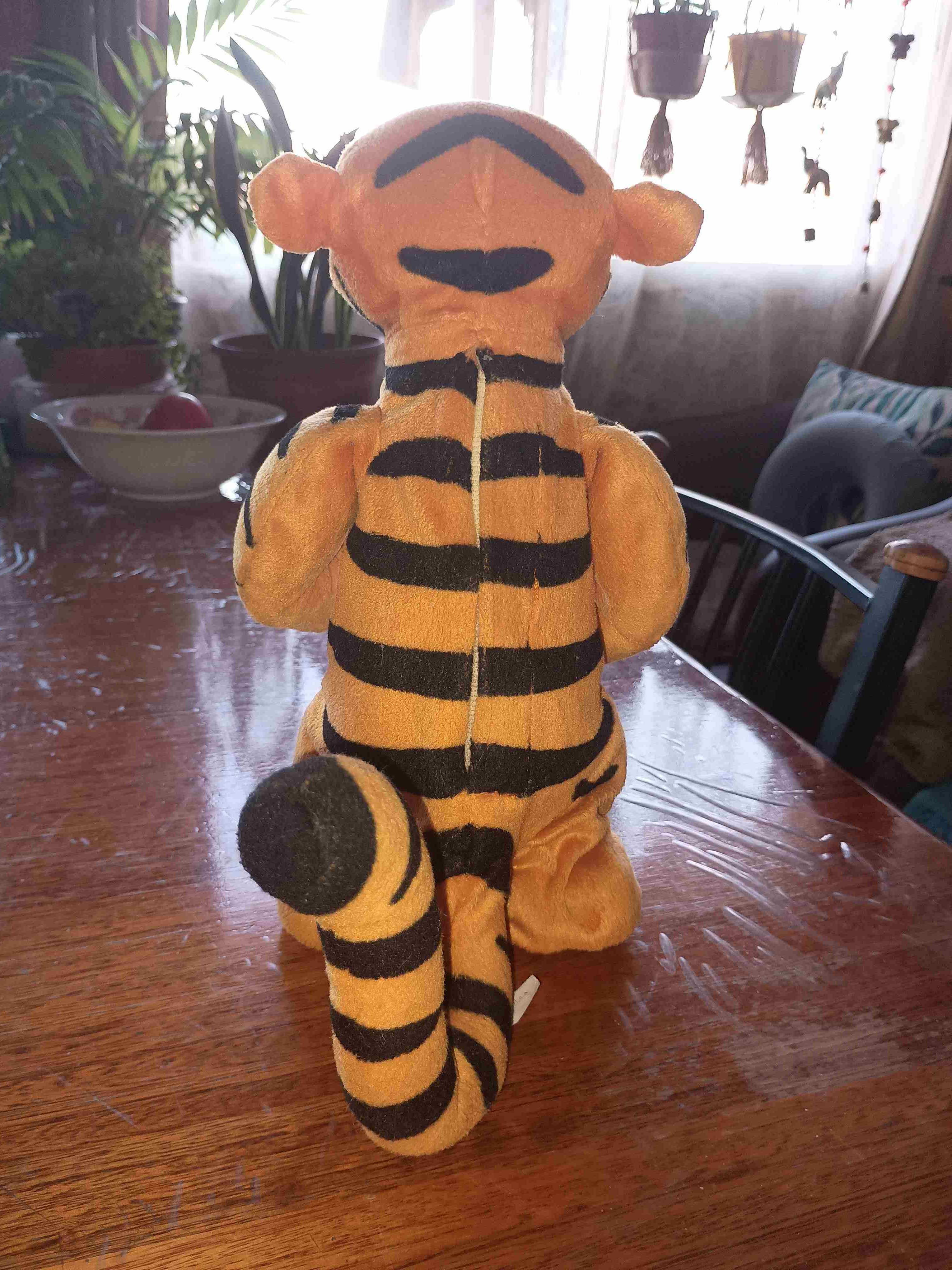 Peluche de tigger divertido - miniatura 3