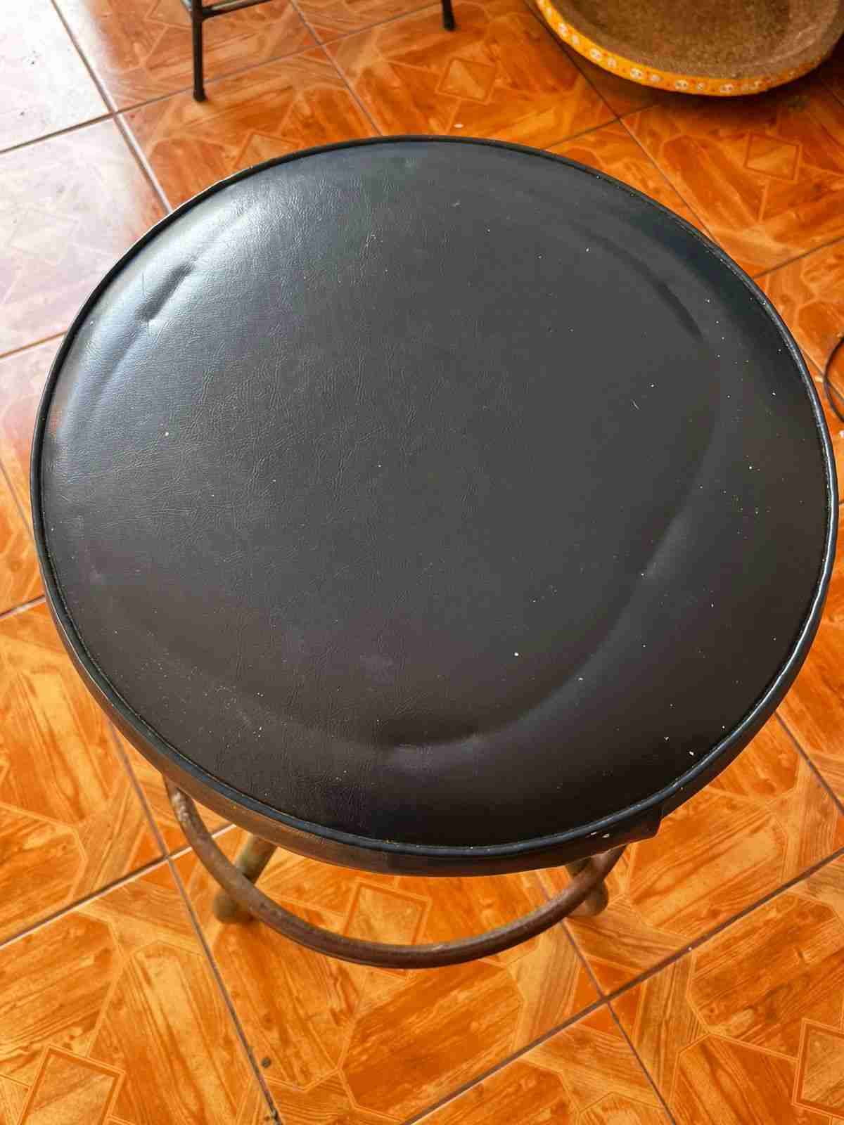 Taburete metálico vintage - miniatura 2